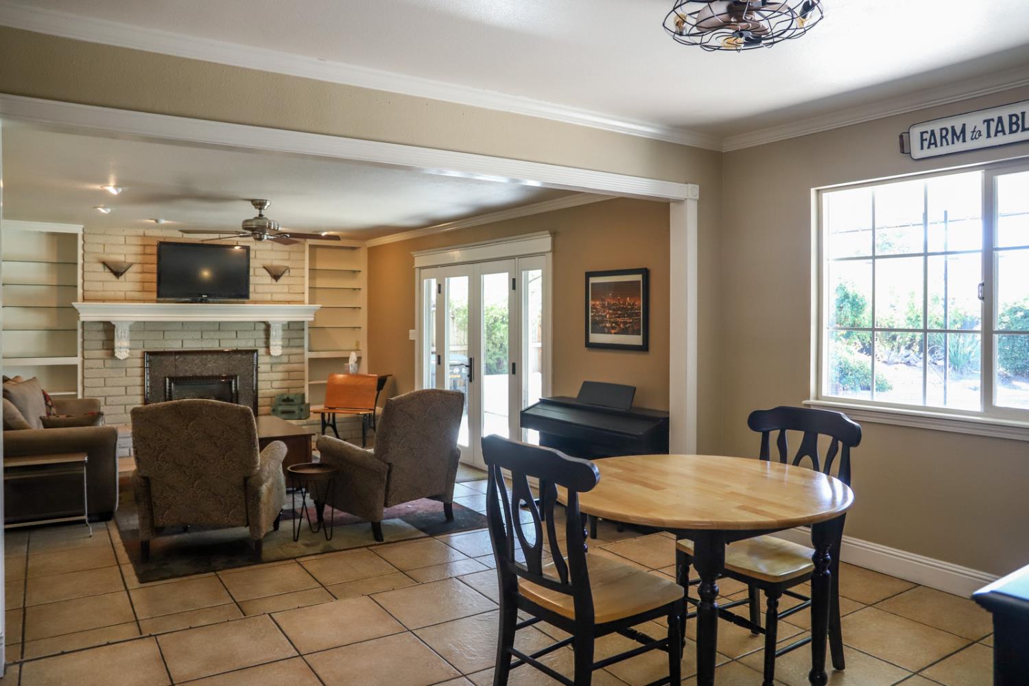 667 E Birch Ave, Fresno, CA 93720