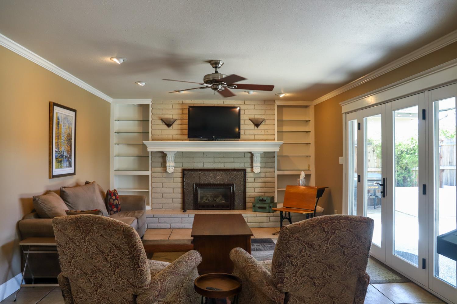 667 E Birch Ave, Fresno, CA 93720