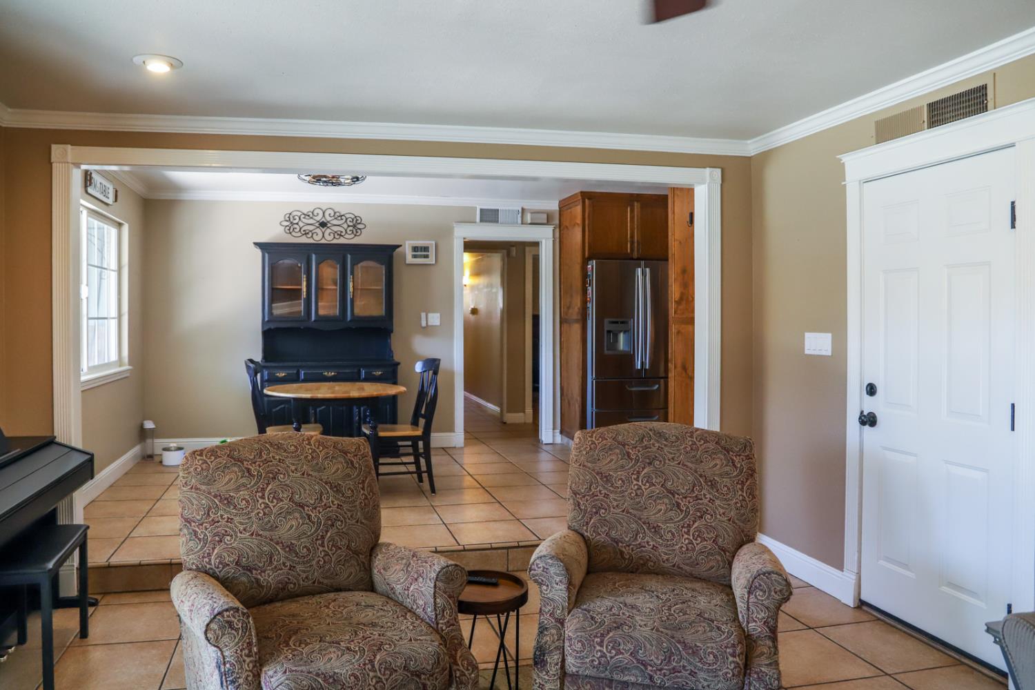 667 E Birch Ave, Fresno, CA 93720