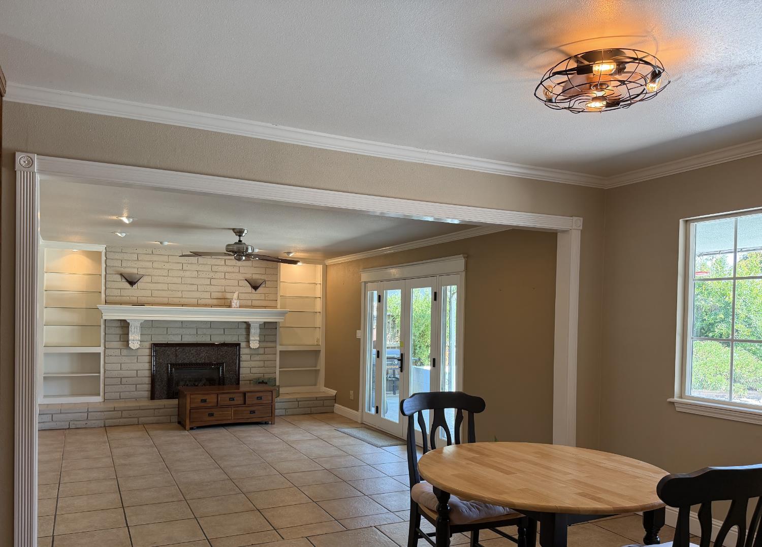 667 E Birch Ave, Fresno, CA 93720