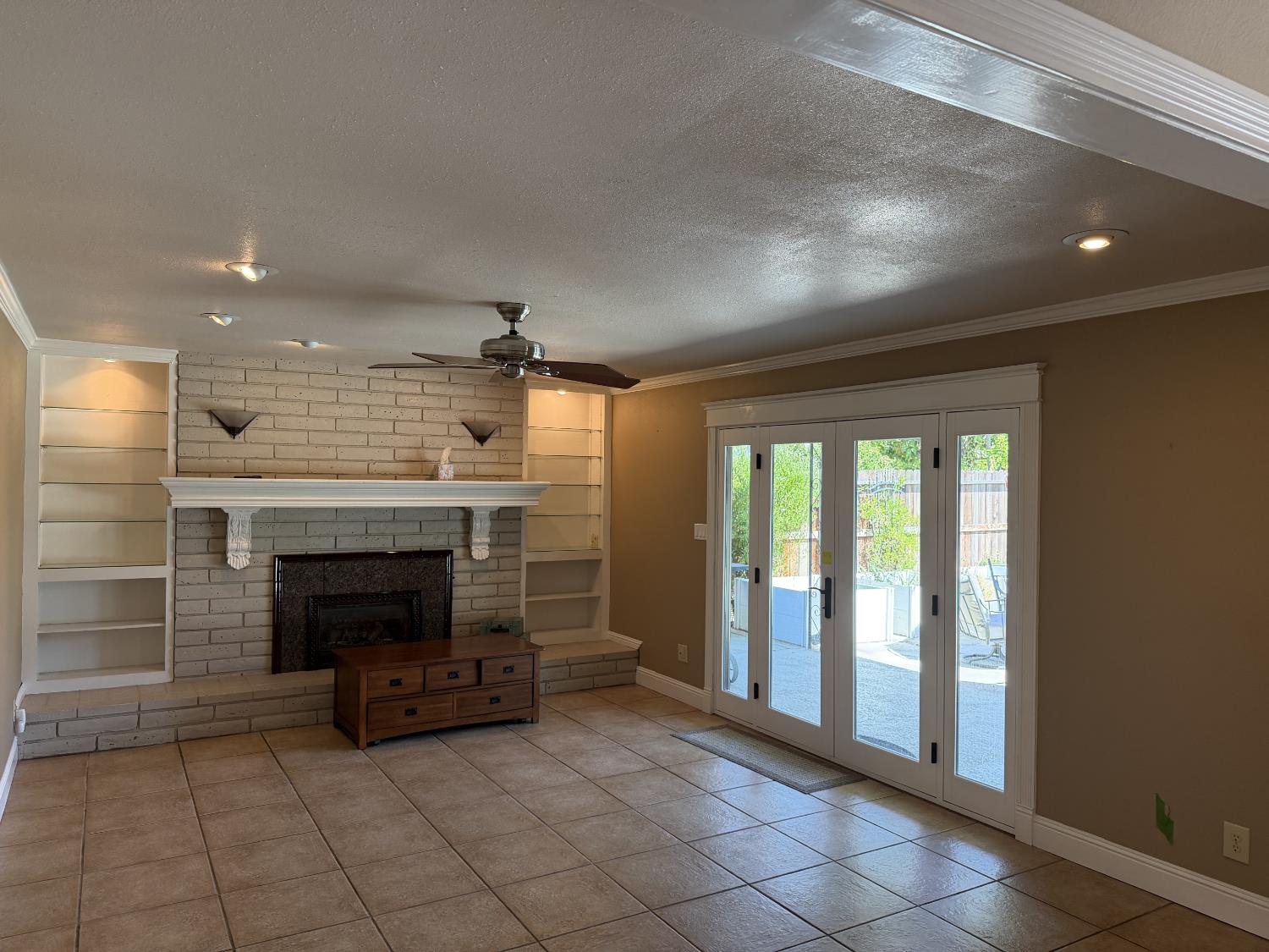 667 E Birch Ave, Fresno, CA 93720