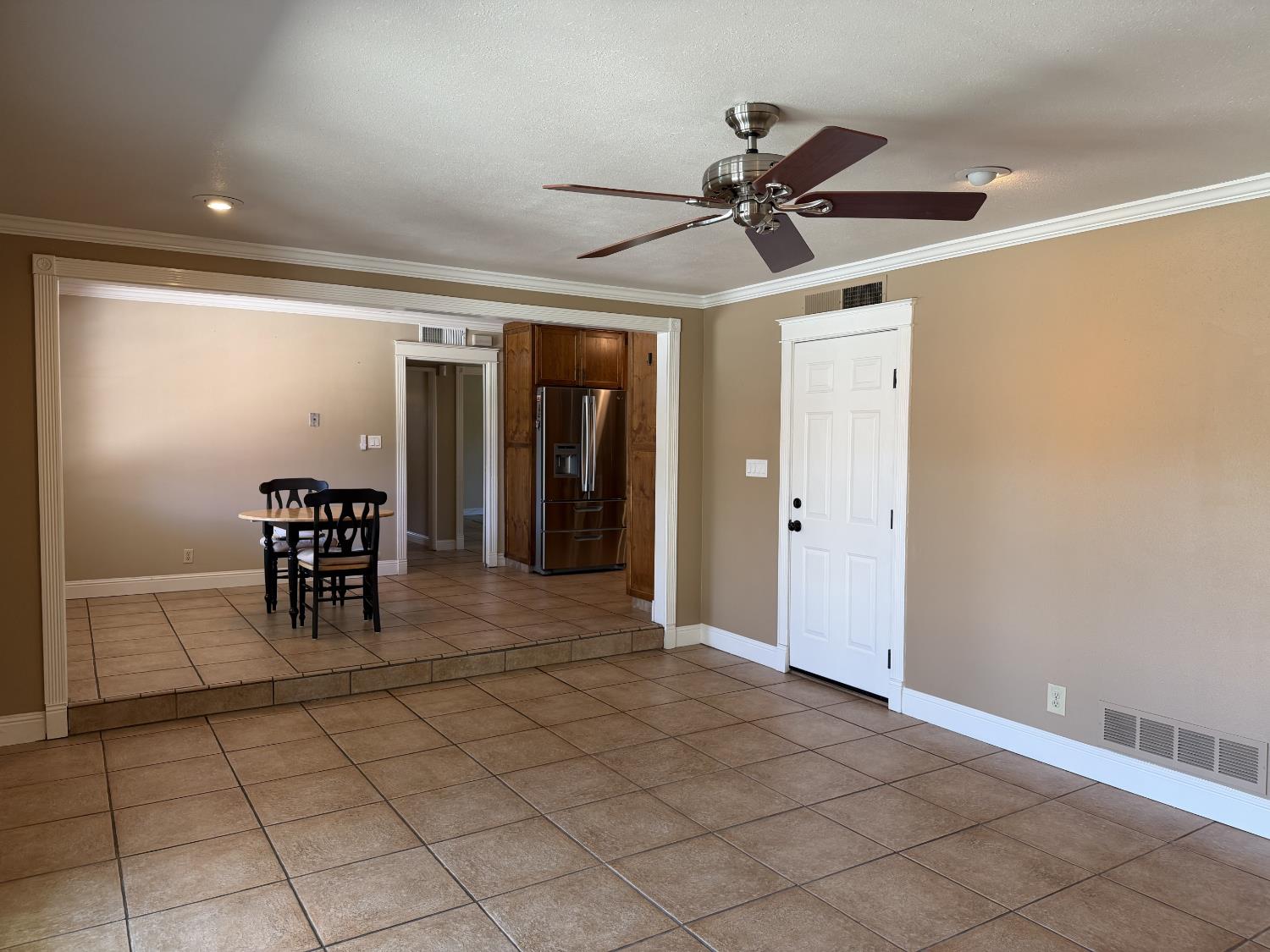 667 E Birch Ave, Fresno, CA 93720