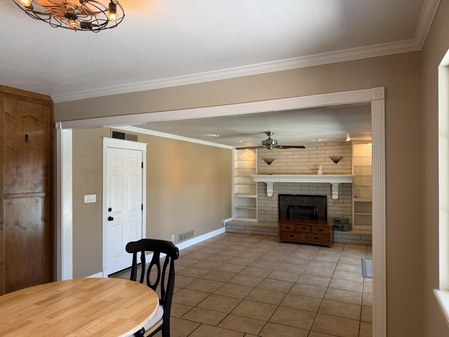 667 E Birch Ave, Fresno, CA 93720
