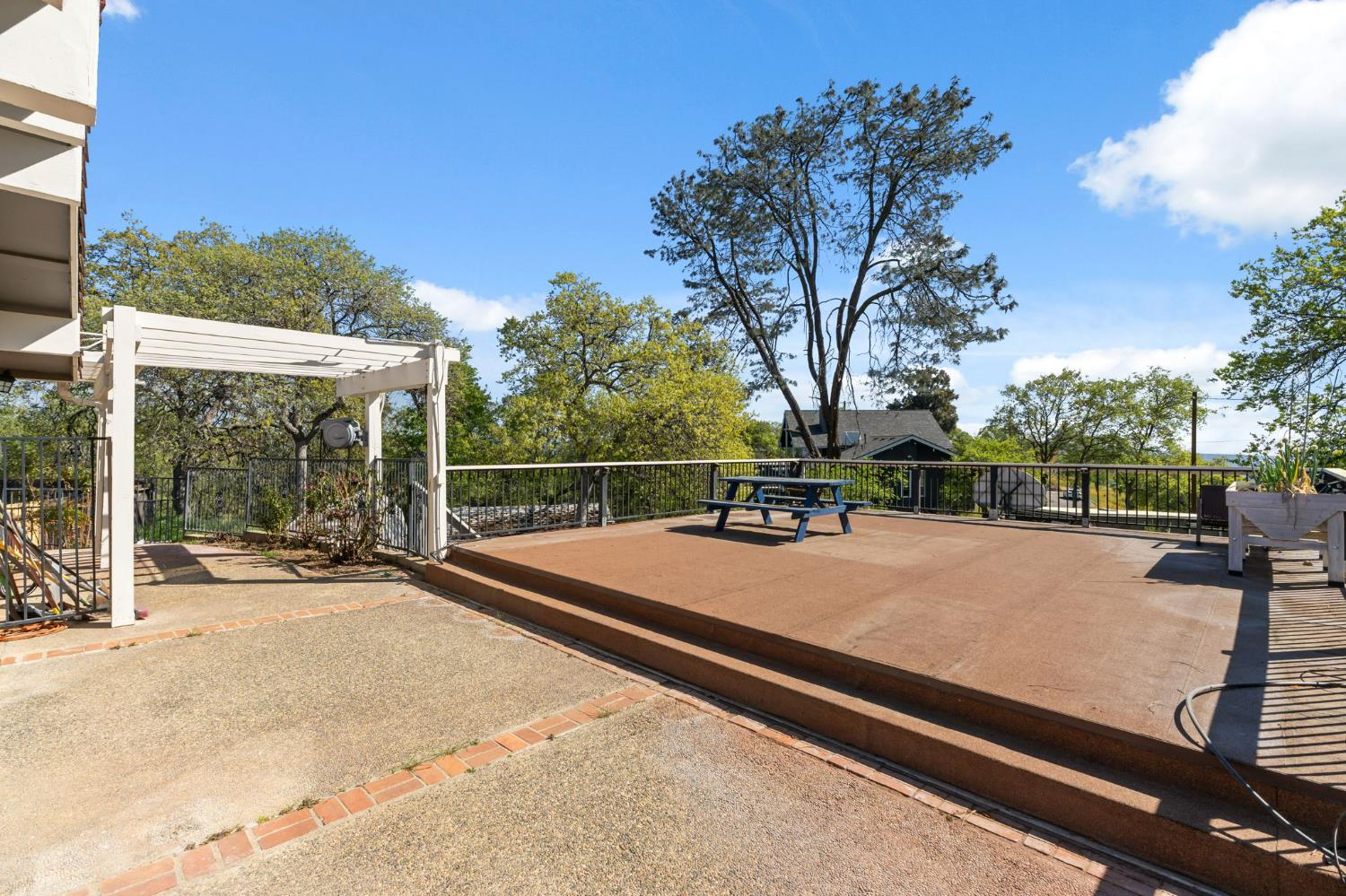 29667 Meadow Ln, Coarsegold, CA 93614