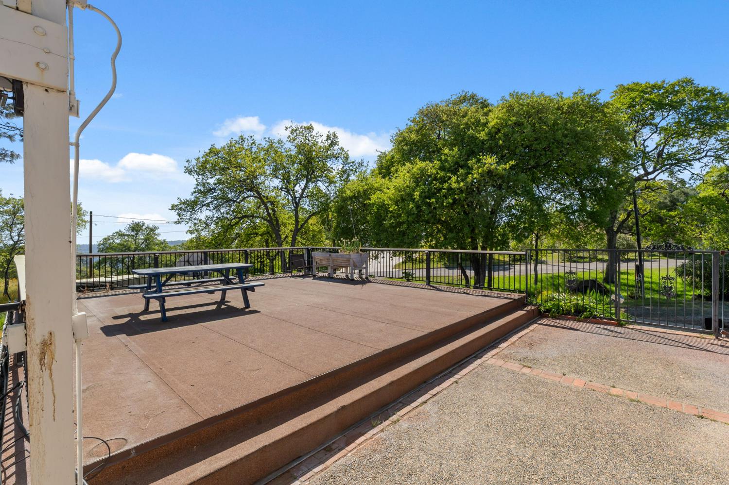 29667 Meadow Ln, Coarsegold, CA 93614