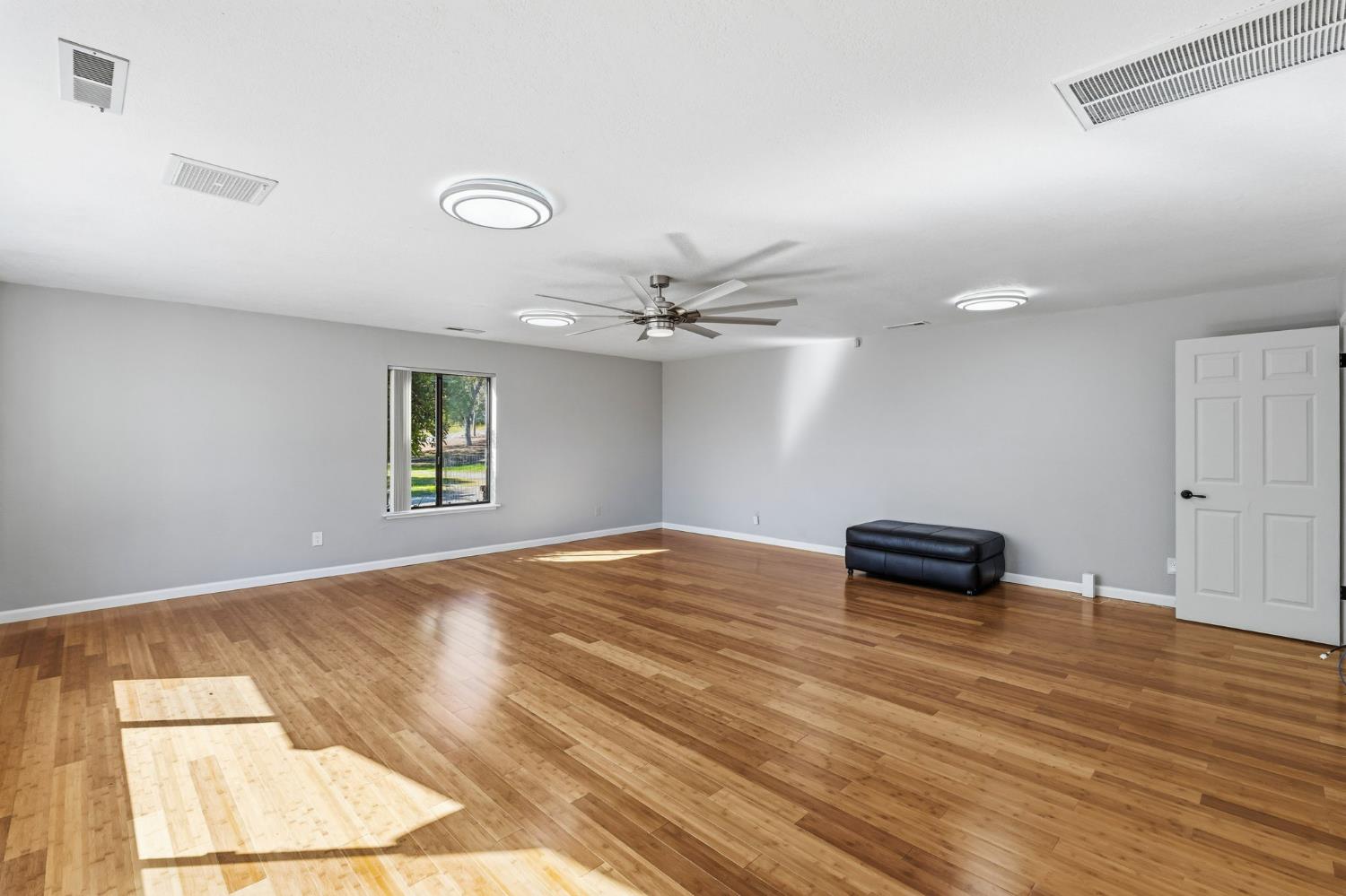 29667 Meadow Ln, Coarsegold, CA 93614