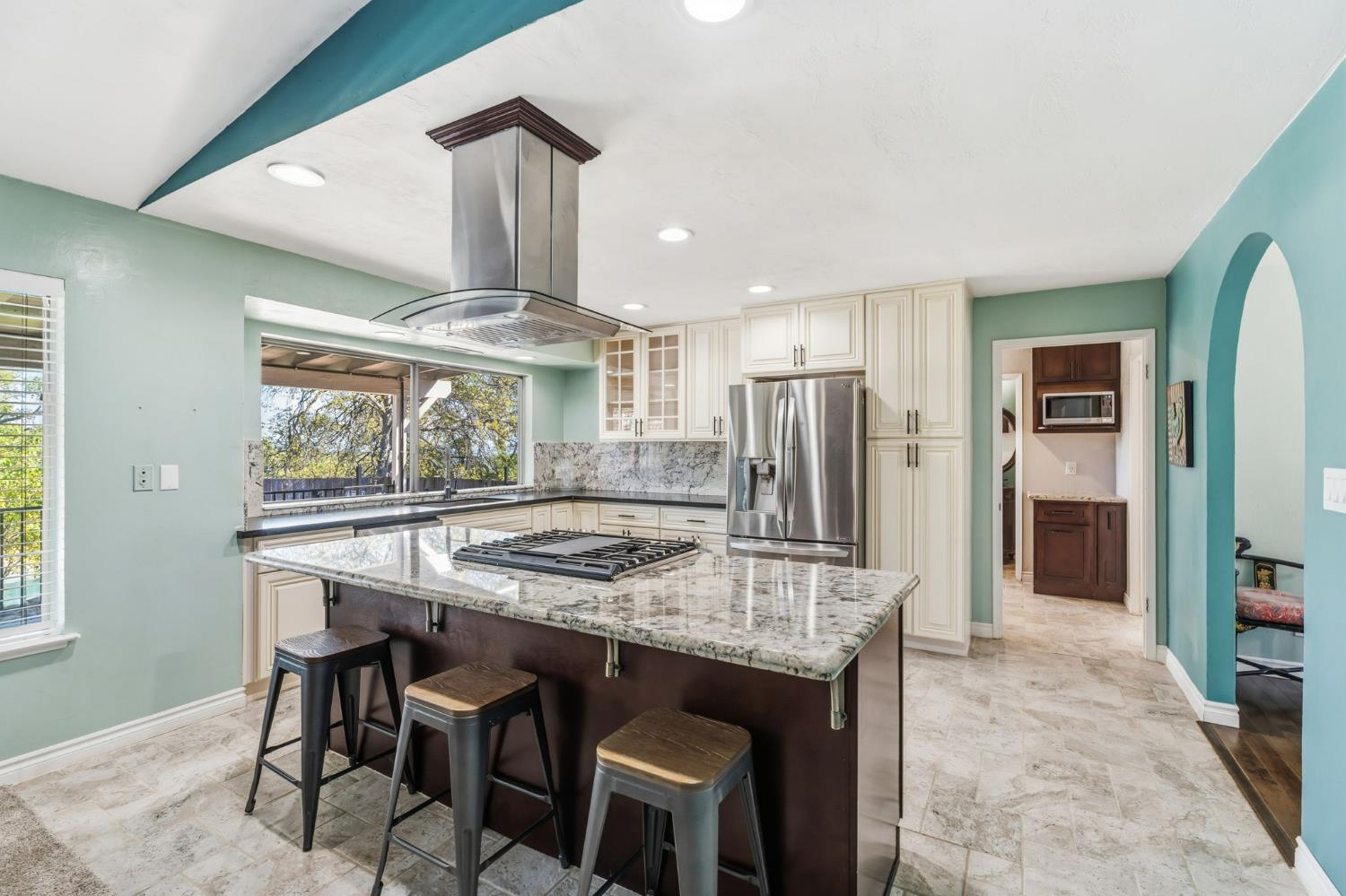 29667 Meadow Ln, Coarsegold, CA 93614