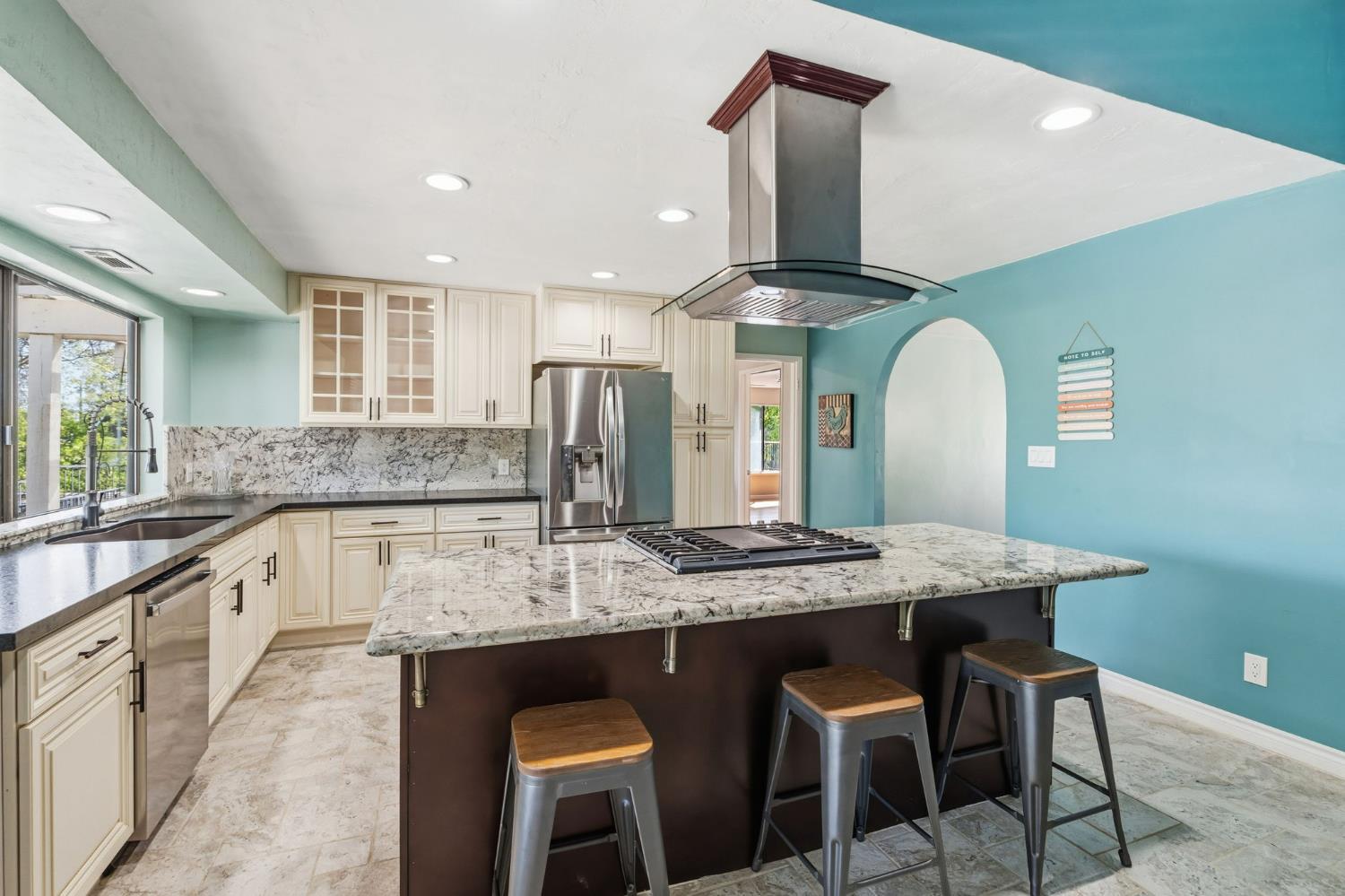 29667 Meadow Ln, Coarsegold, CA 93614