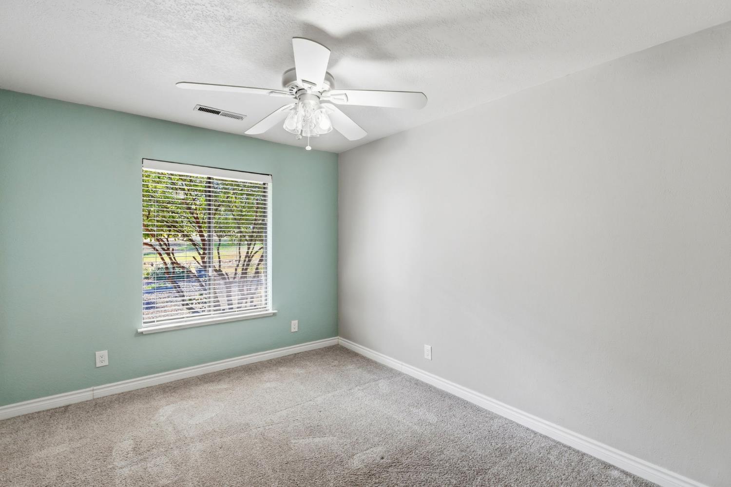 29667 Meadow Ln, Coarsegold, CA 93614