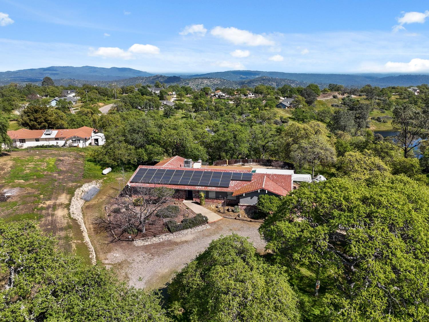 29667 Meadow Ln, Coarsegold, CA 93614