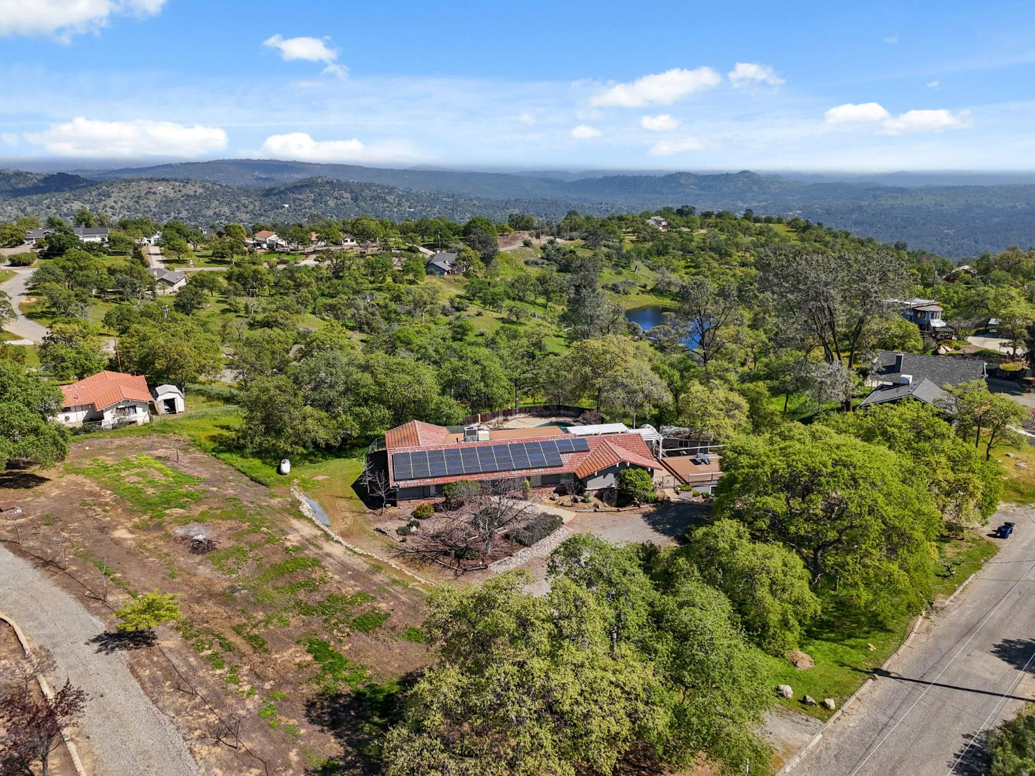 29667 Meadow Ln, Coarsegold, CA 93614