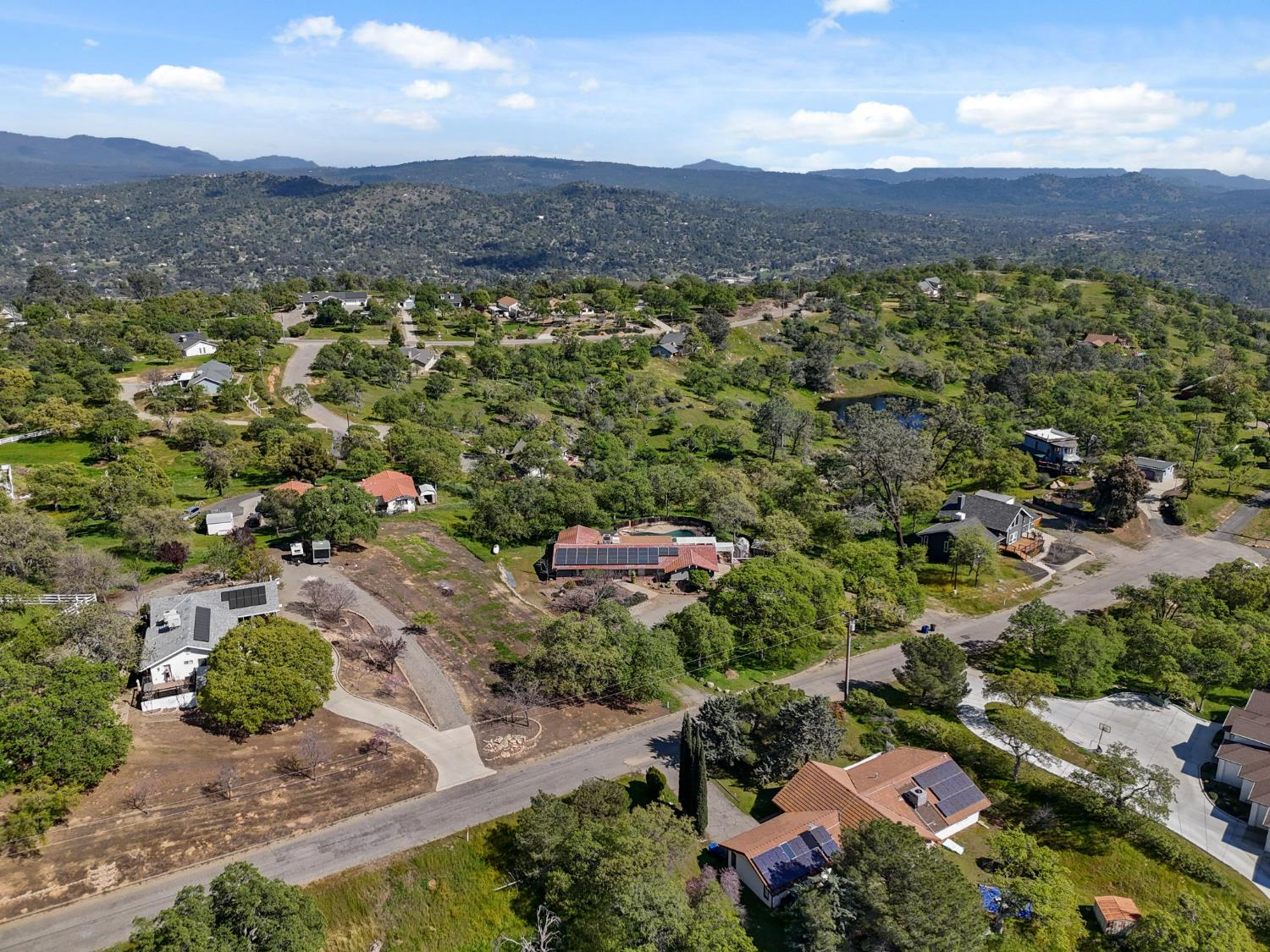 29667 Meadow Ln, Coarsegold, CA 93614