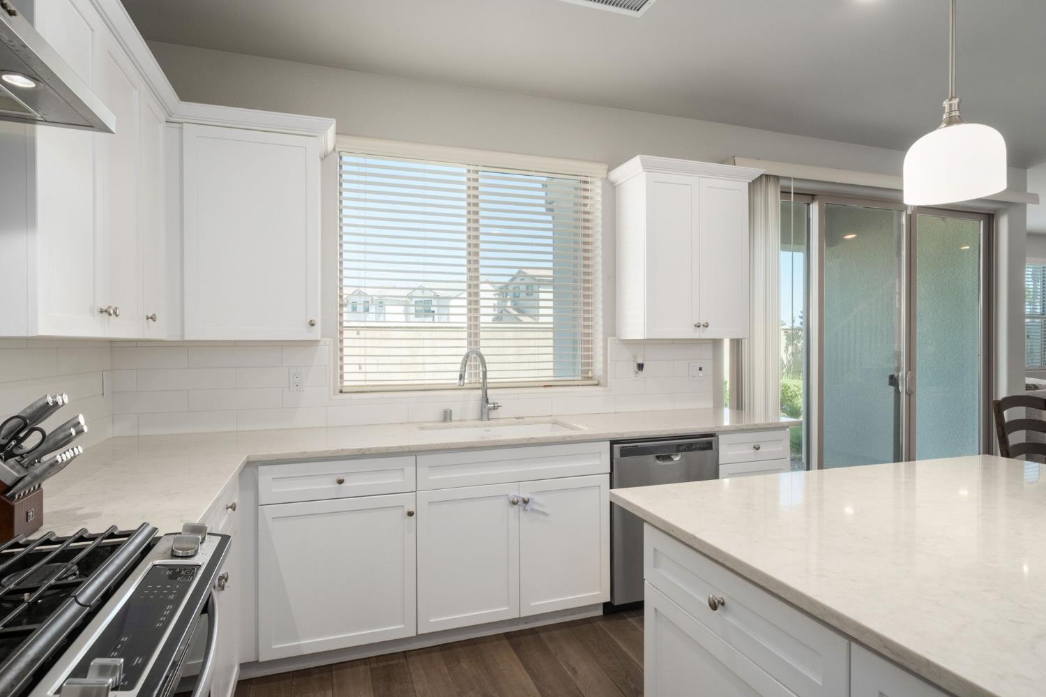 1530 E Via Lupino Dr, Fresno, CA 93730