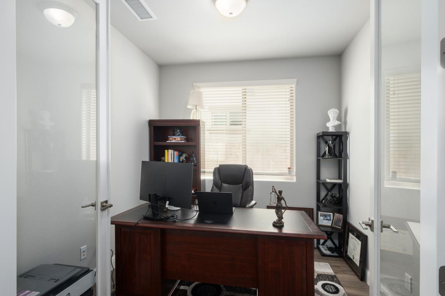 1530 E Via Lupino Dr, Fresno, CA 93730