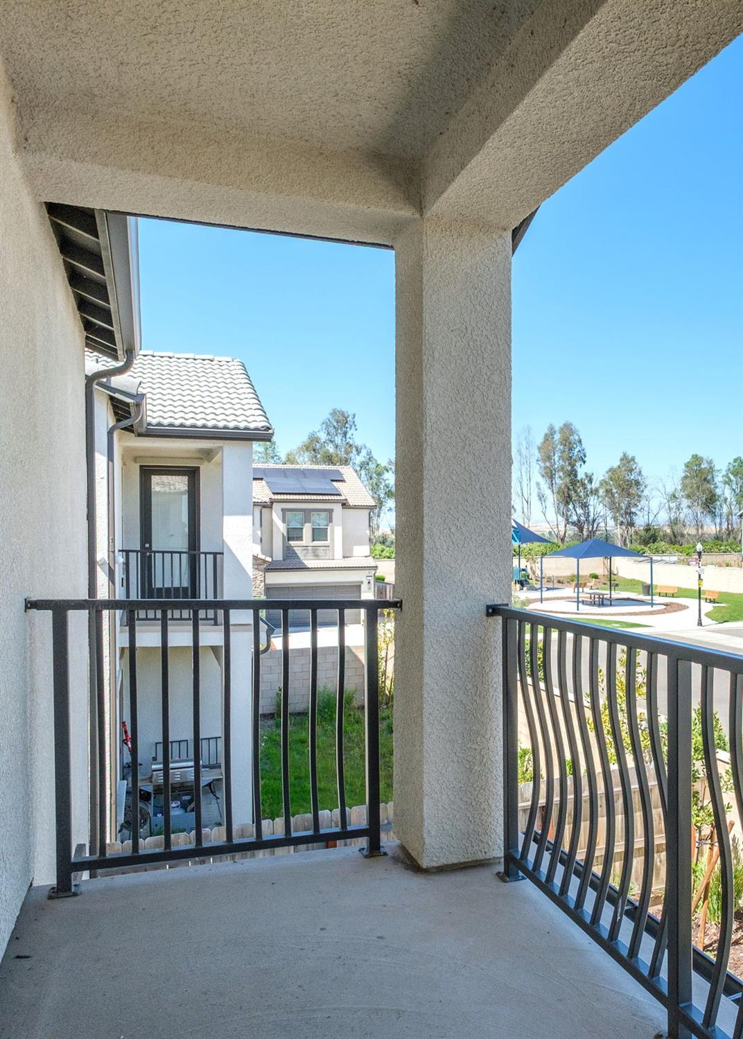 1530 E Via Lupino Dr, Fresno, CA 93730