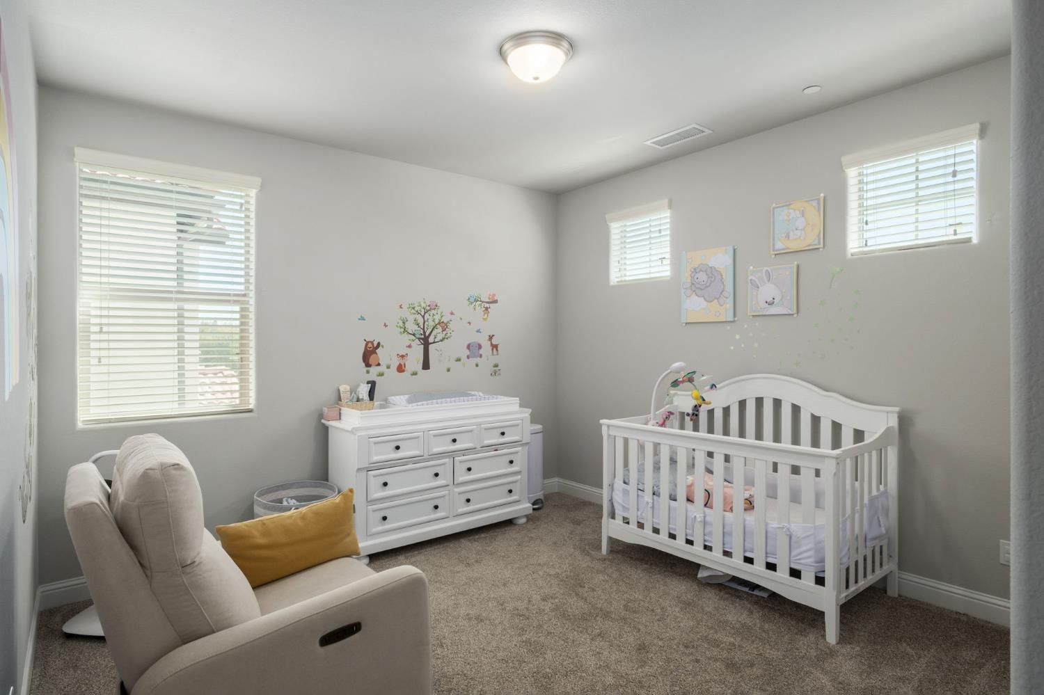 1530 E Via Lupino Dr, Fresno, CA 93730