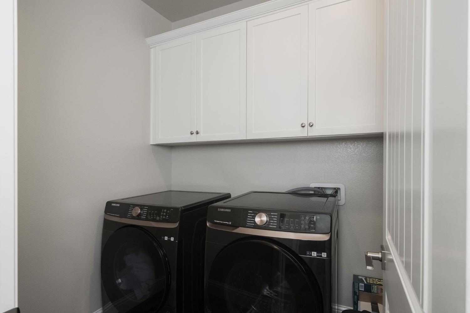 1530 E Via Lupino Dr, Fresno, CA 93730