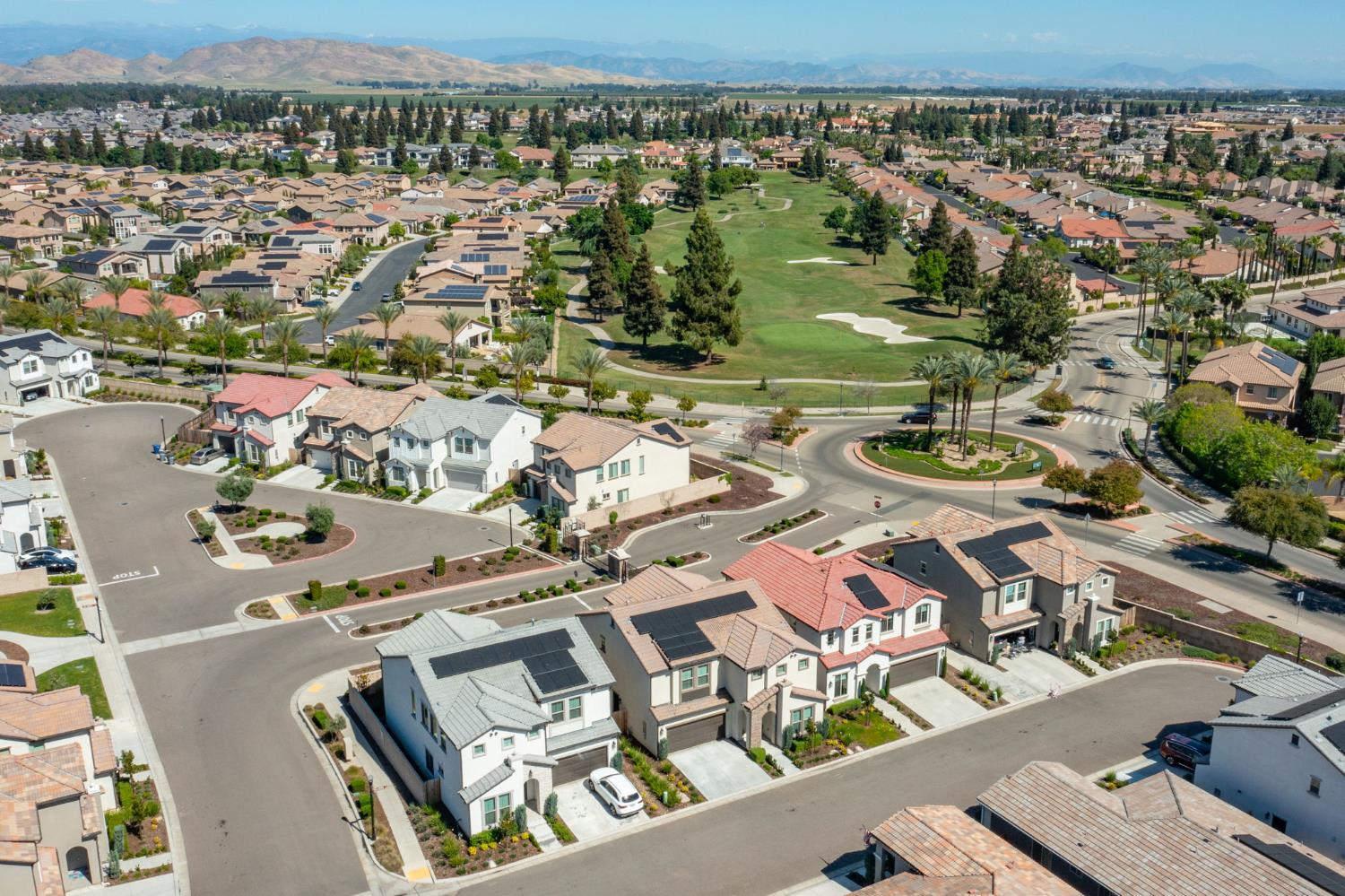 1530 E Via Lupino Dr, Fresno, CA 93730