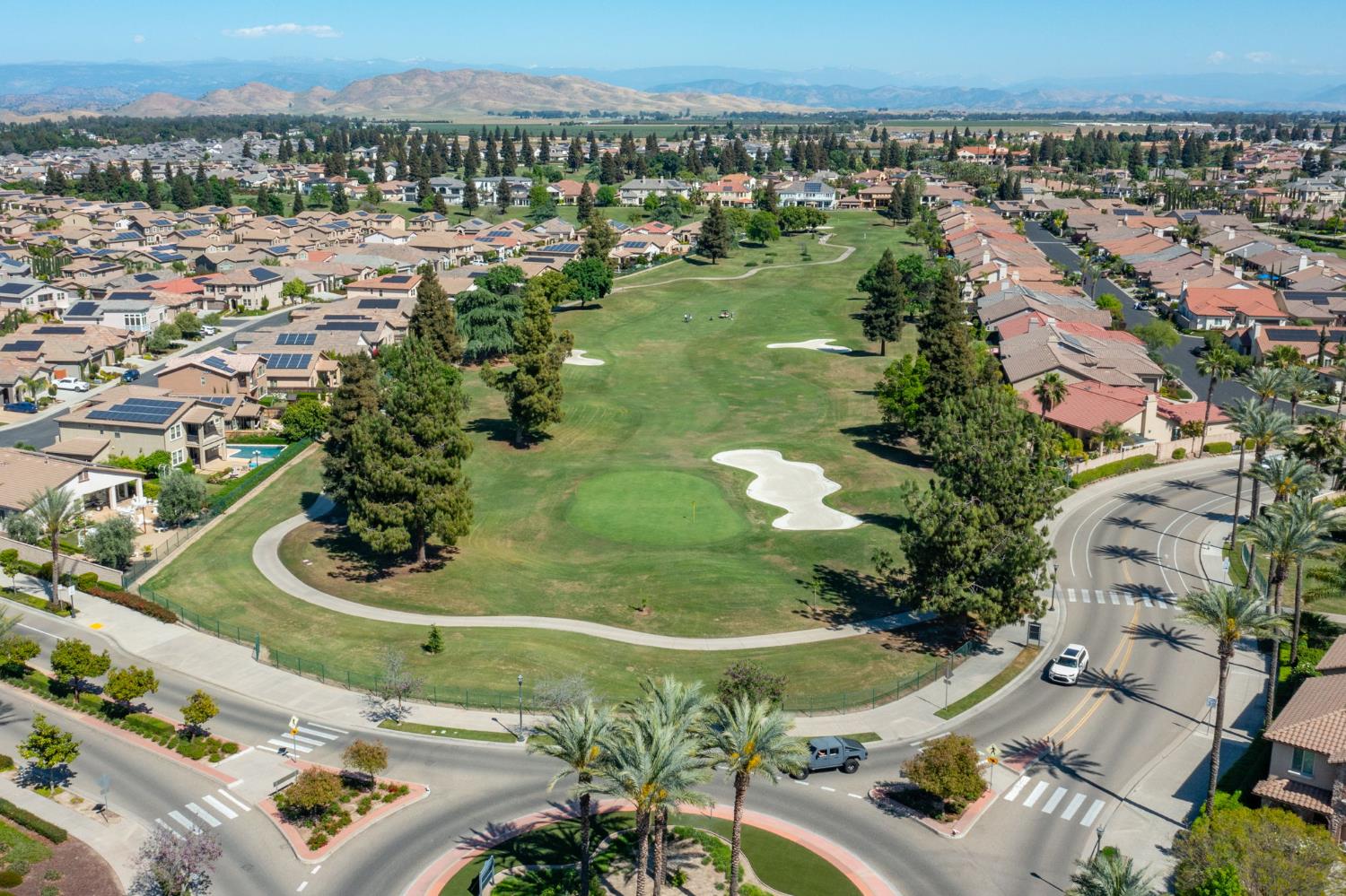 1530 E Via Lupino Dr, Fresno, CA 93730