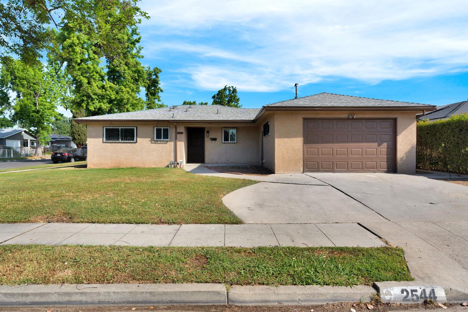 2544 W Dakota Ave, Fresno, CA 93705