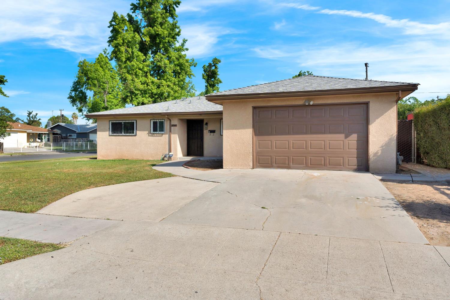 2544 W Dakota Ave, Fresno, CA 93705