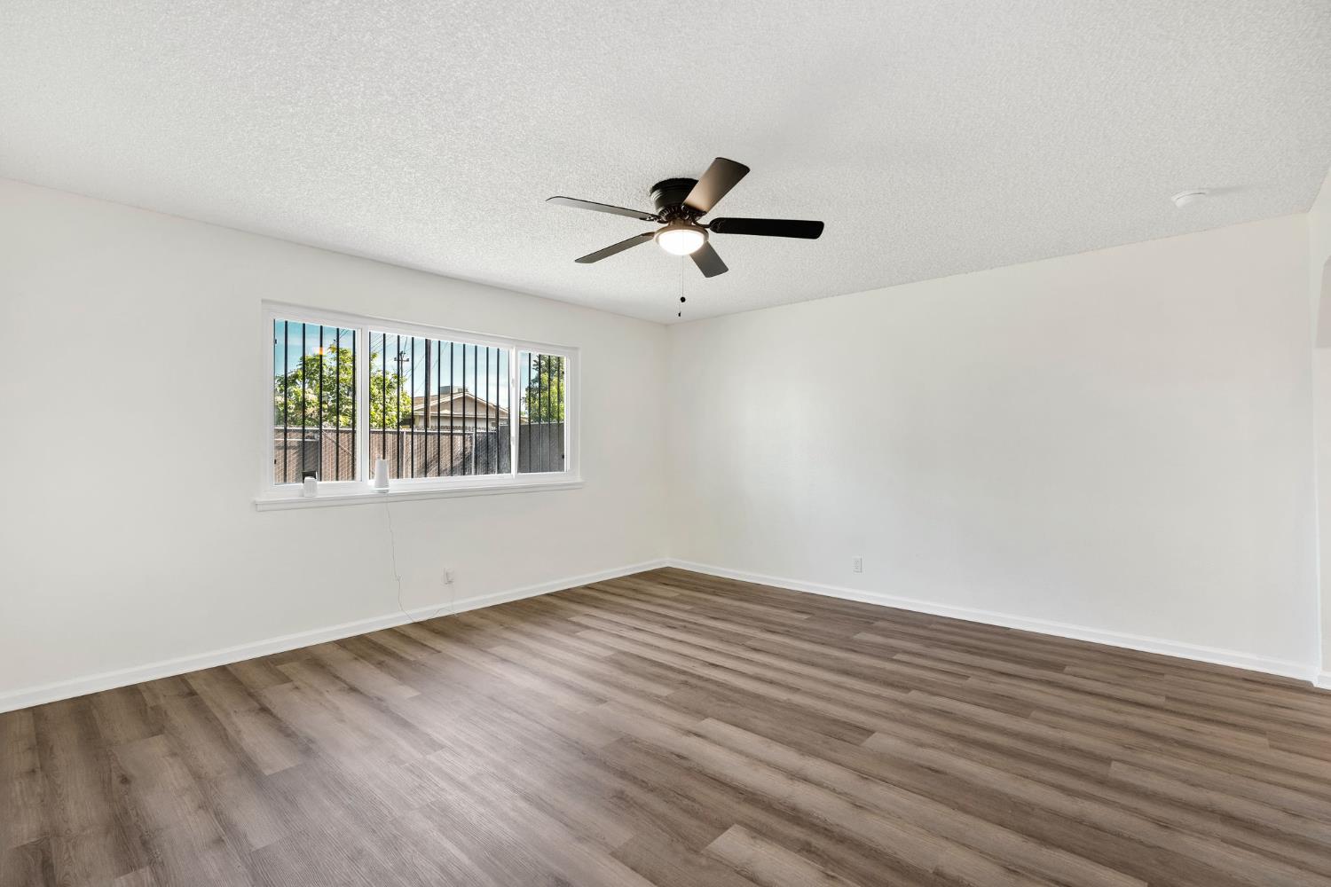 2544 W Dakota Ave, Fresno, CA 93705