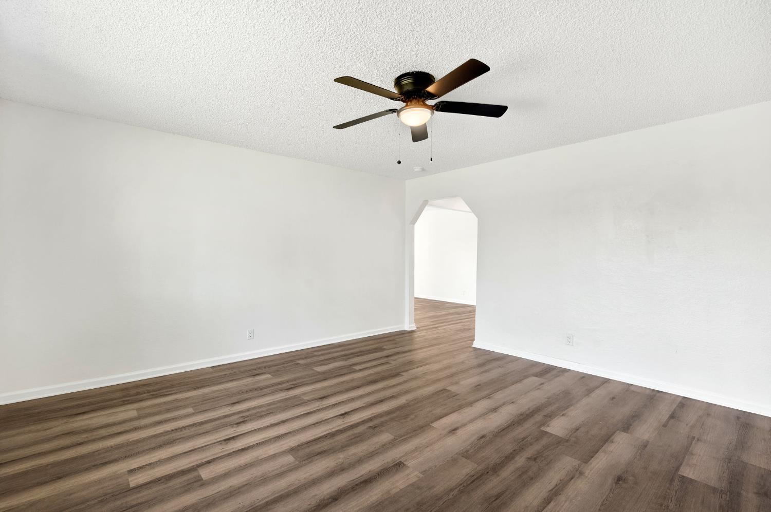 2544 W Dakota Ave, Fresno, CA 93705