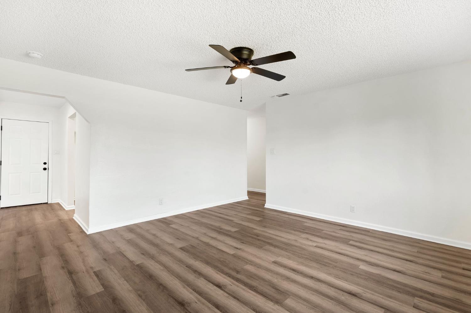 2544 W Dakota Ave, Fresno, CA 93705