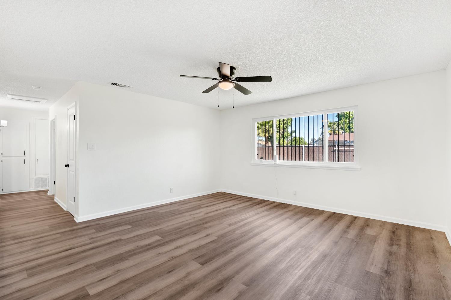 2544 W Dakota Ave, Fresno, CA 93705