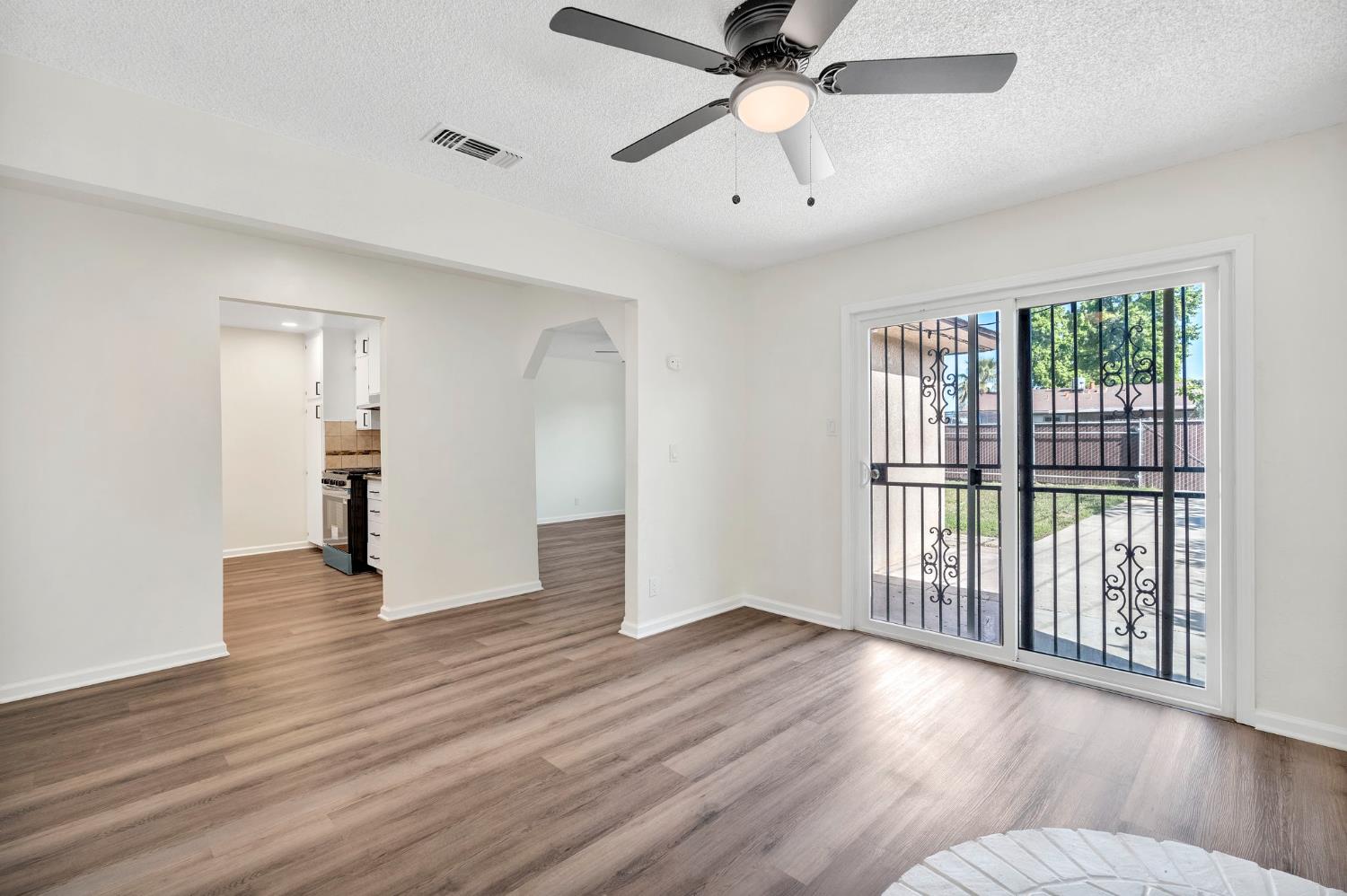 2544 W Dakota Ave, Fresno, CA 93705