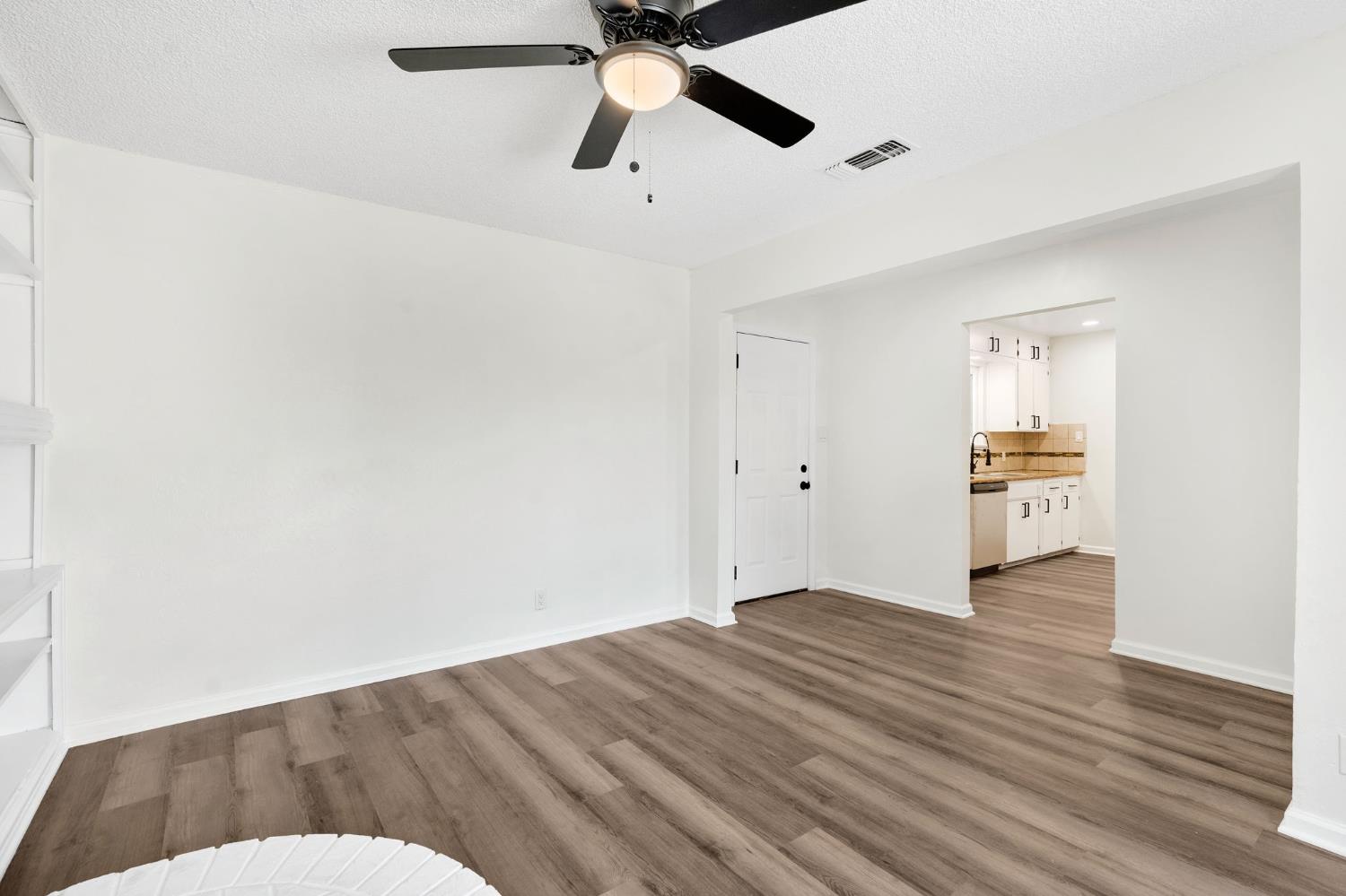 2544 W Dakota Ave, Fresno, CA 93705