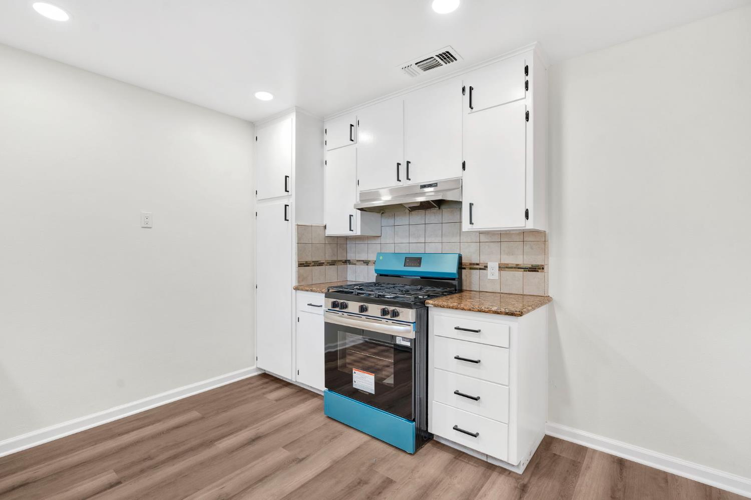 2544 W Dakota Ave, Fresno, CA 93705