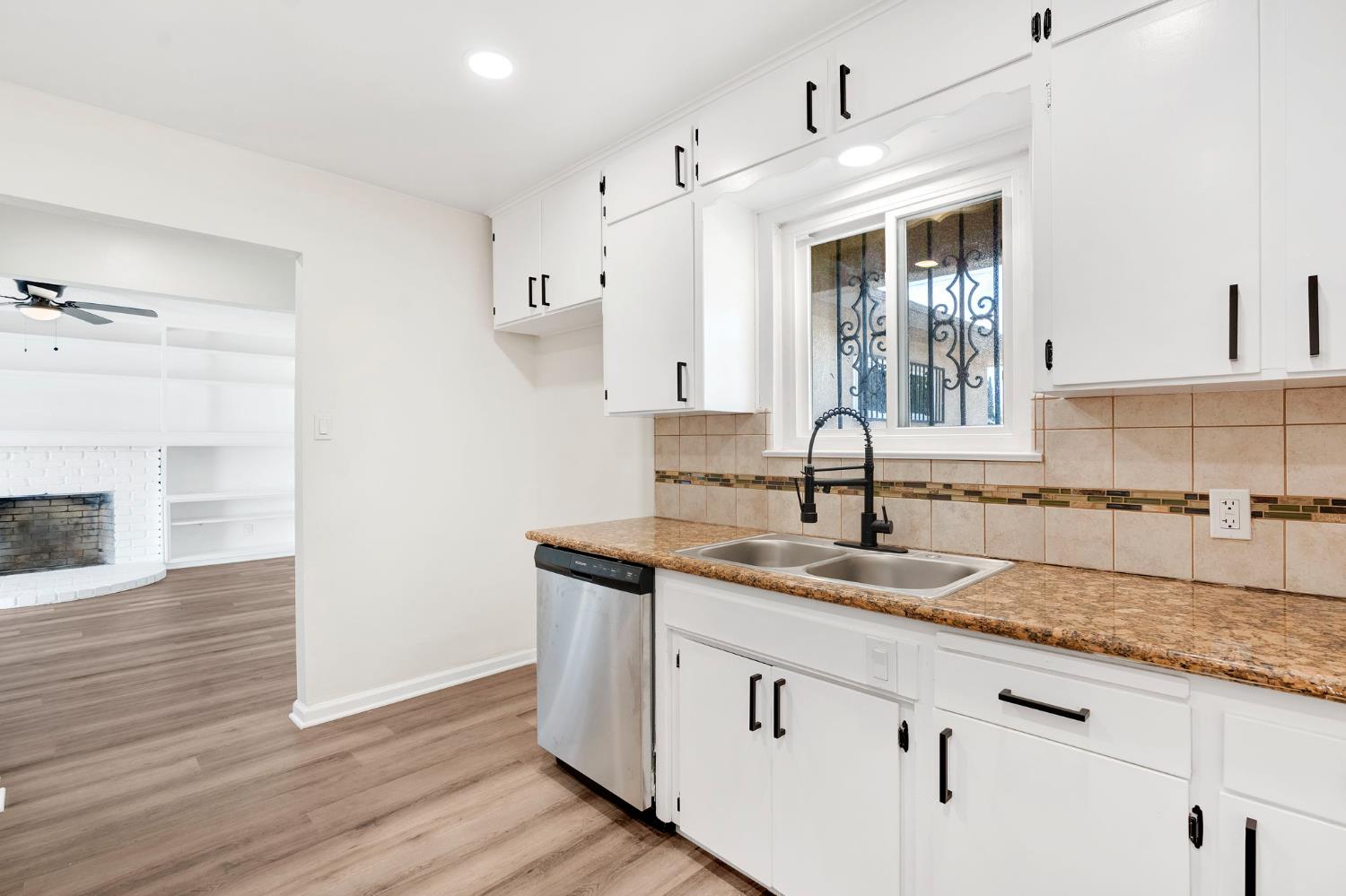 2544 W Dakota Ave, Fresno, CA 93705