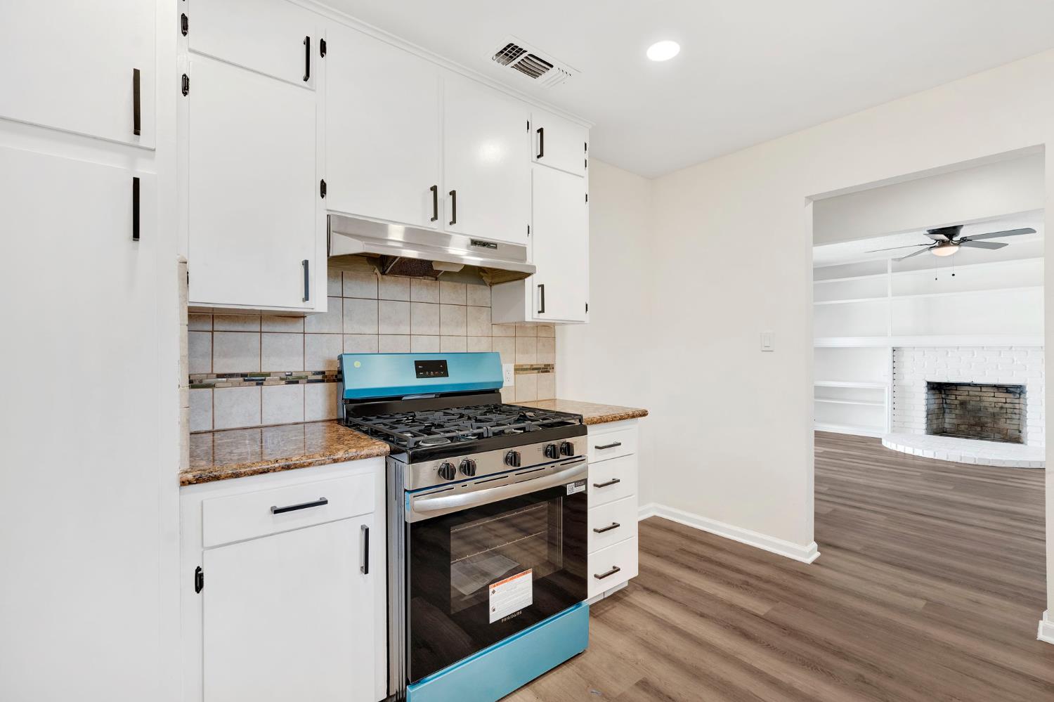 2544 W Dakota Ave, Fresno, CA 93705