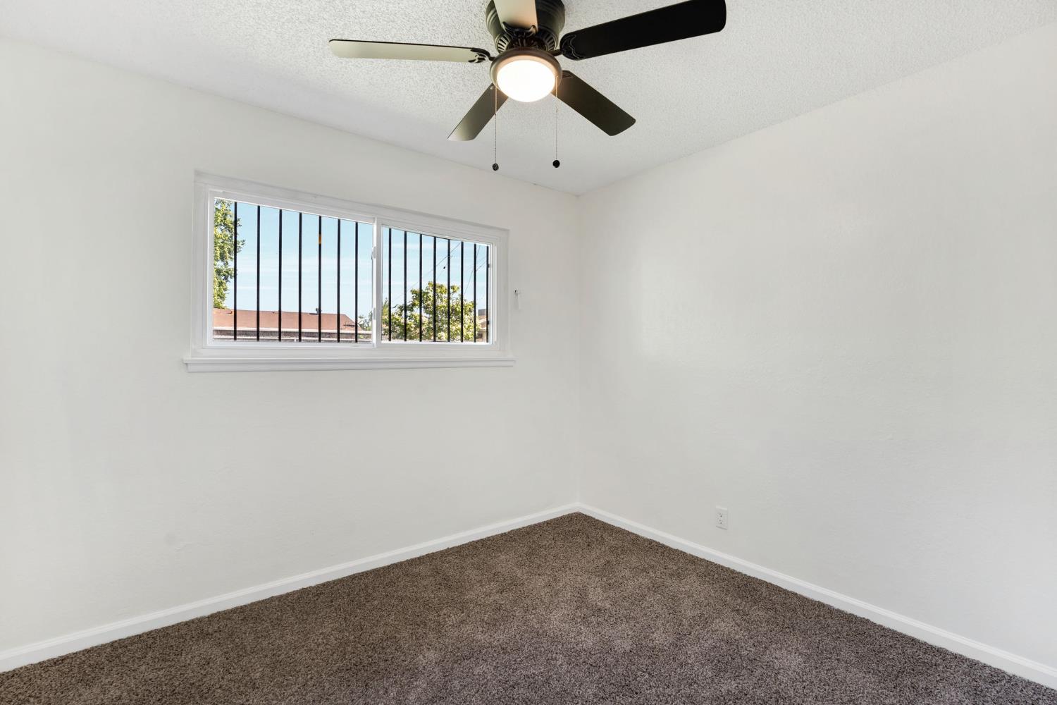 2544 W Dakota Ave, Fresno, CA 93705