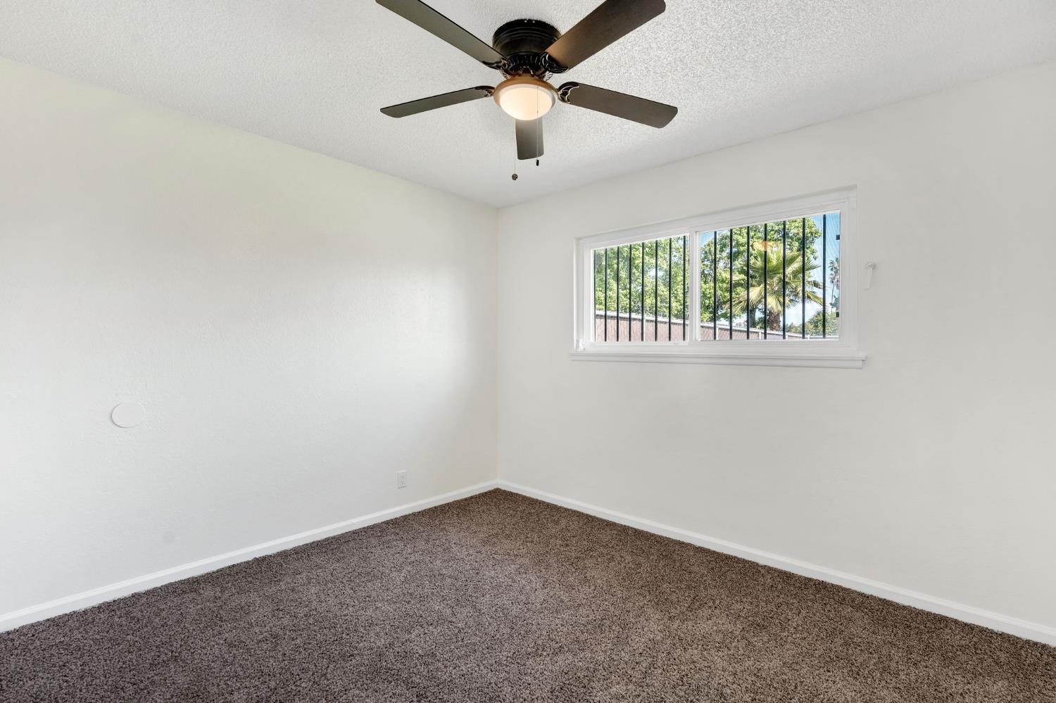 2544 W Dakota Ave, Fresno, CA 93705