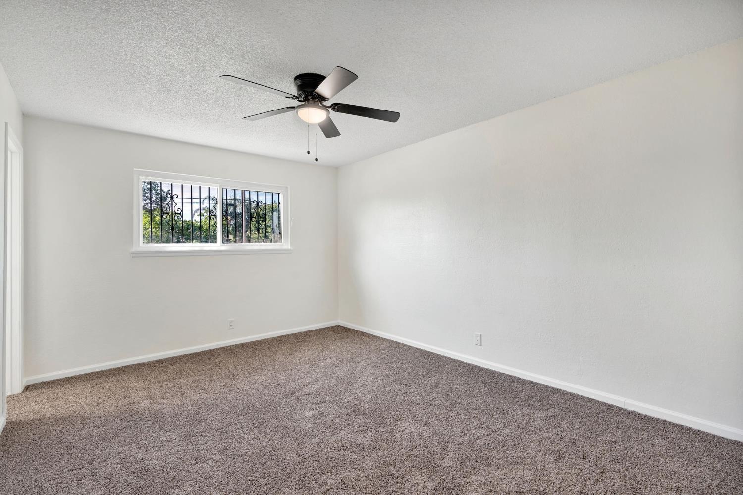 2544 W Dakota Ave, Fresno, CA 93705