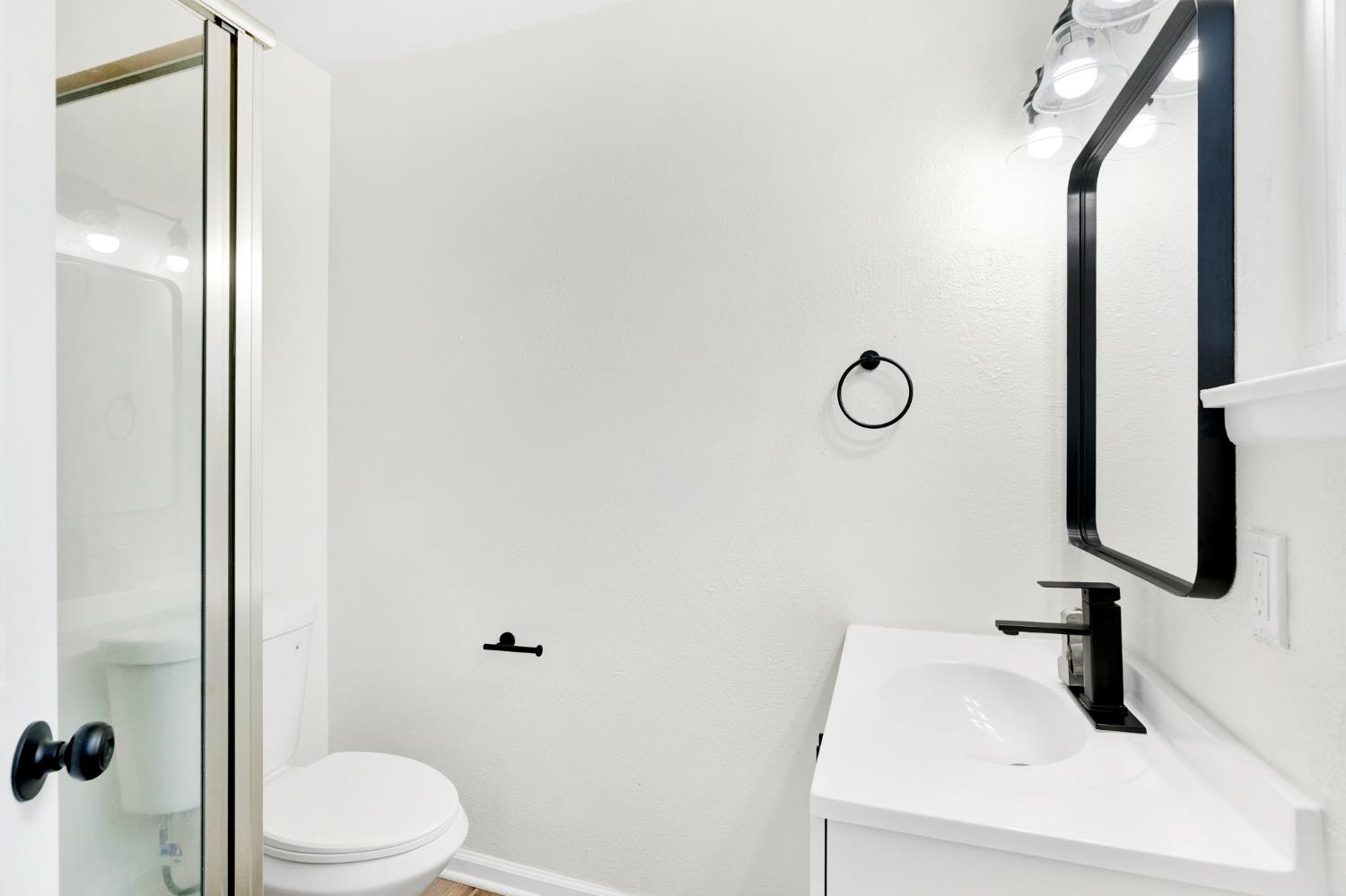 2544 W Dakota Ave, Fresno, CA 93705