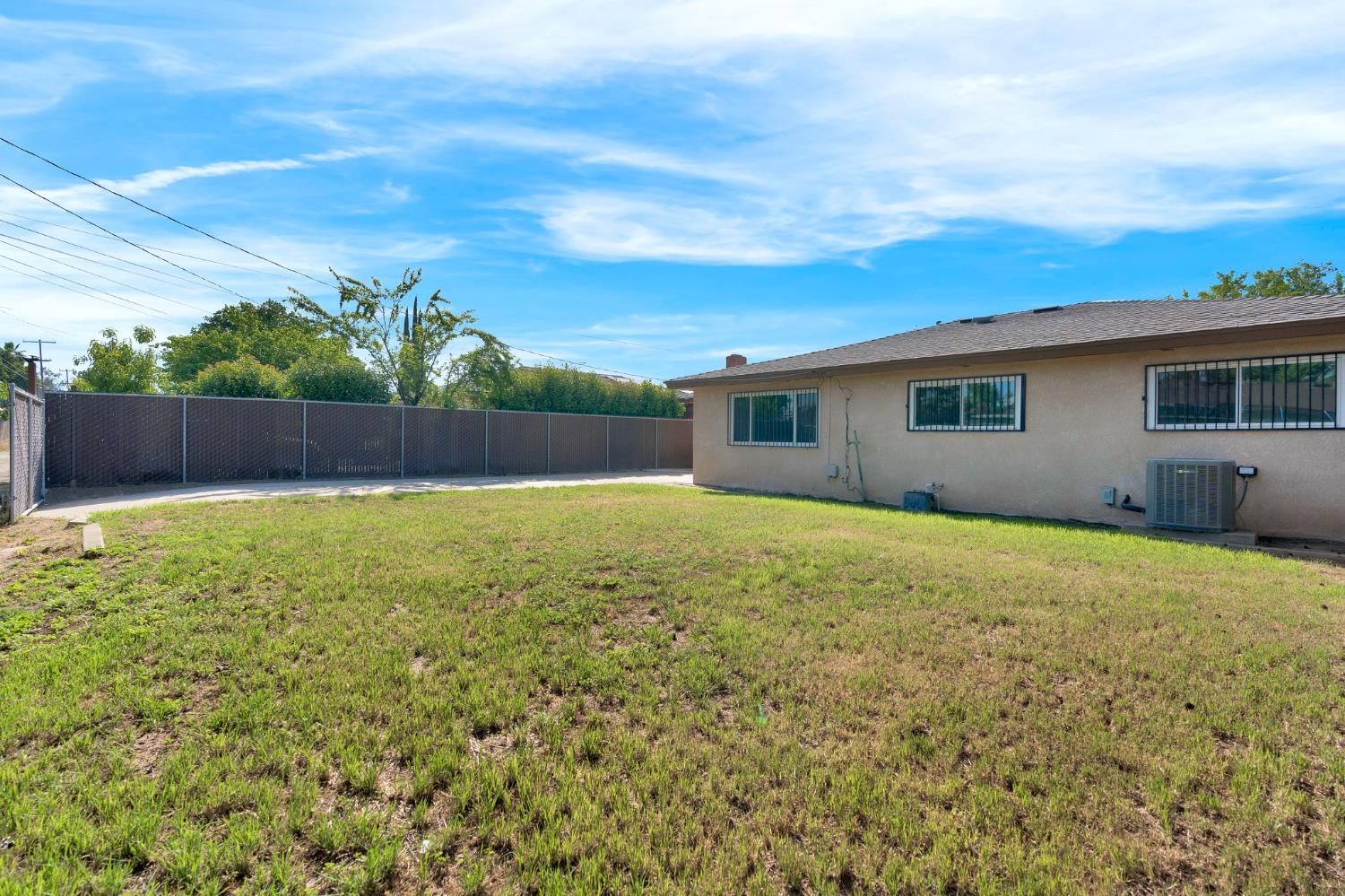 2544 W Dakota Ave, Fresno, CA 93705