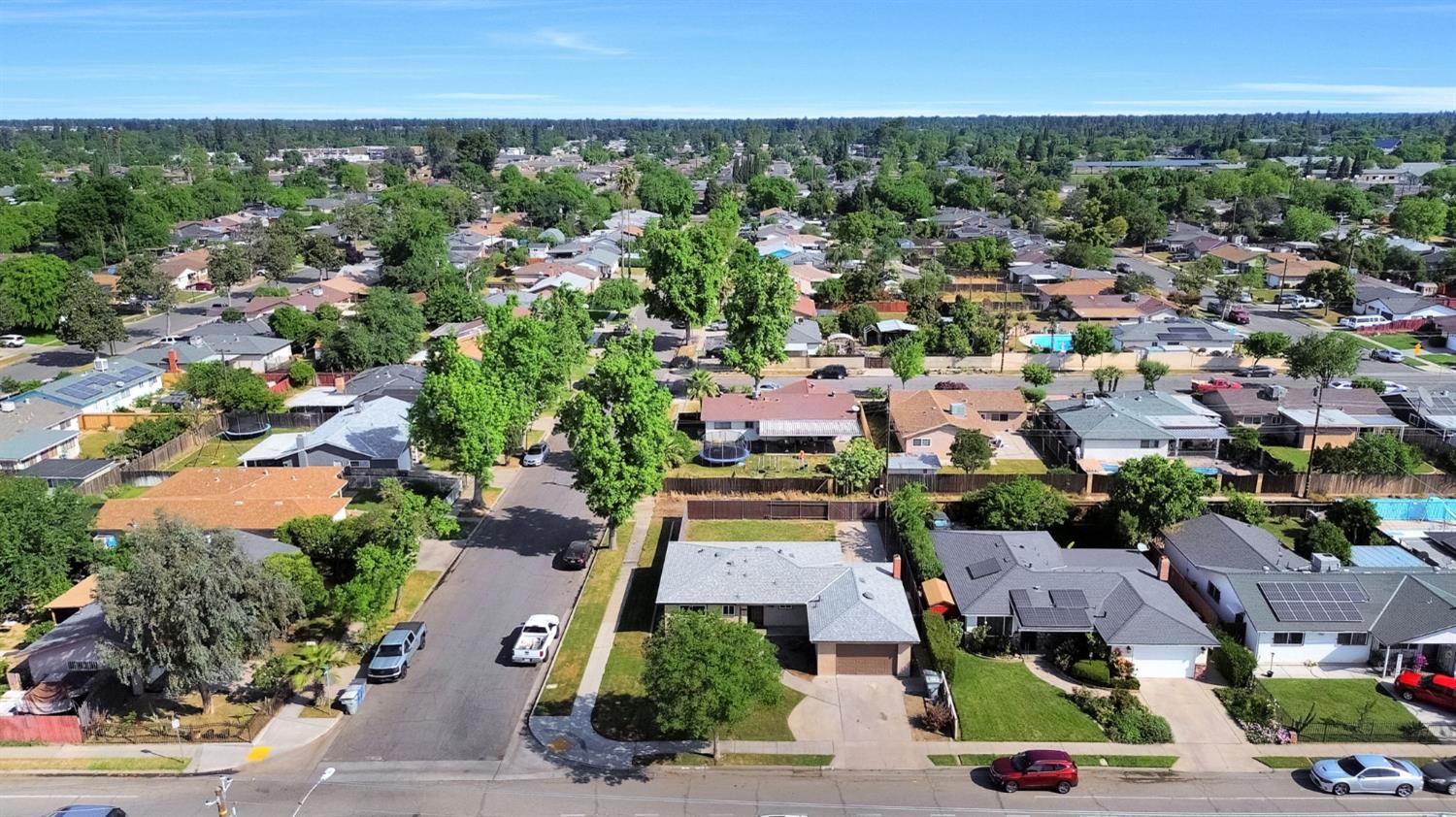 2544 W Dakota Ave, Fresno, CA 93705