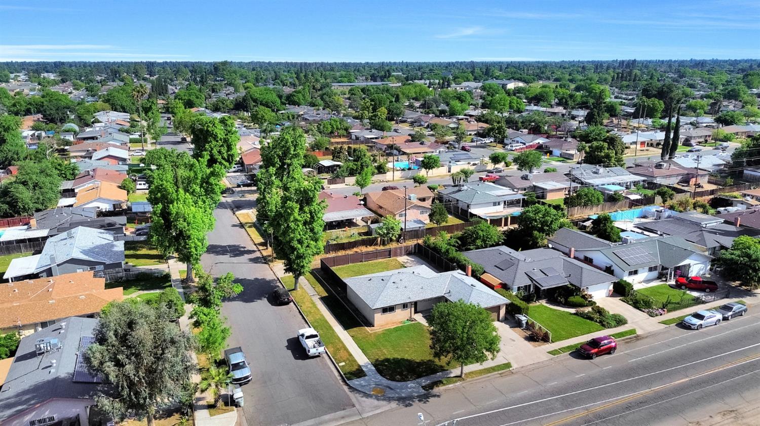 2544 W Dakota Ave, Fresno, CA 93705