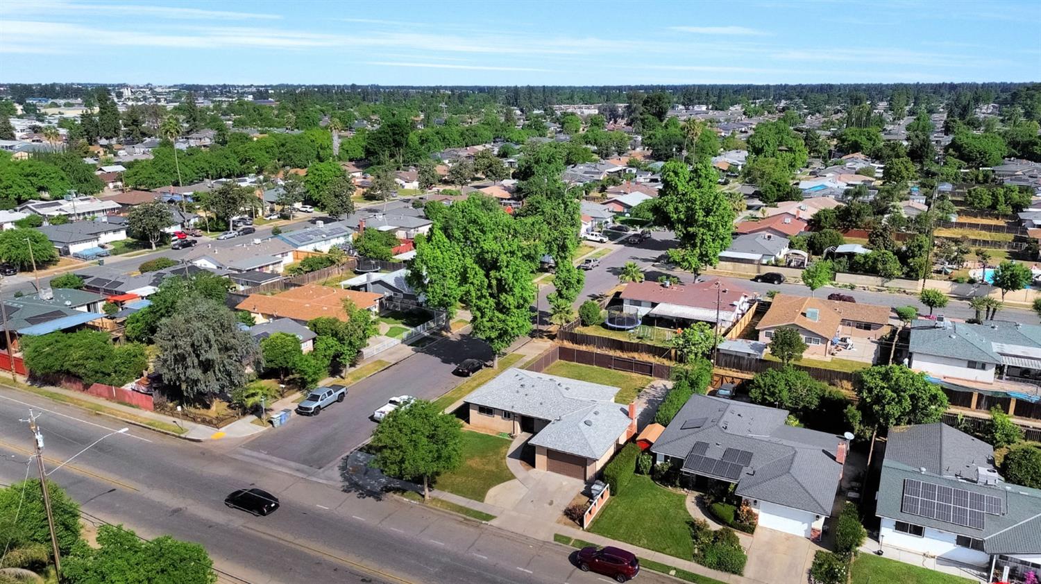 2544 W Dakota Ave, Fresno, CA 93705