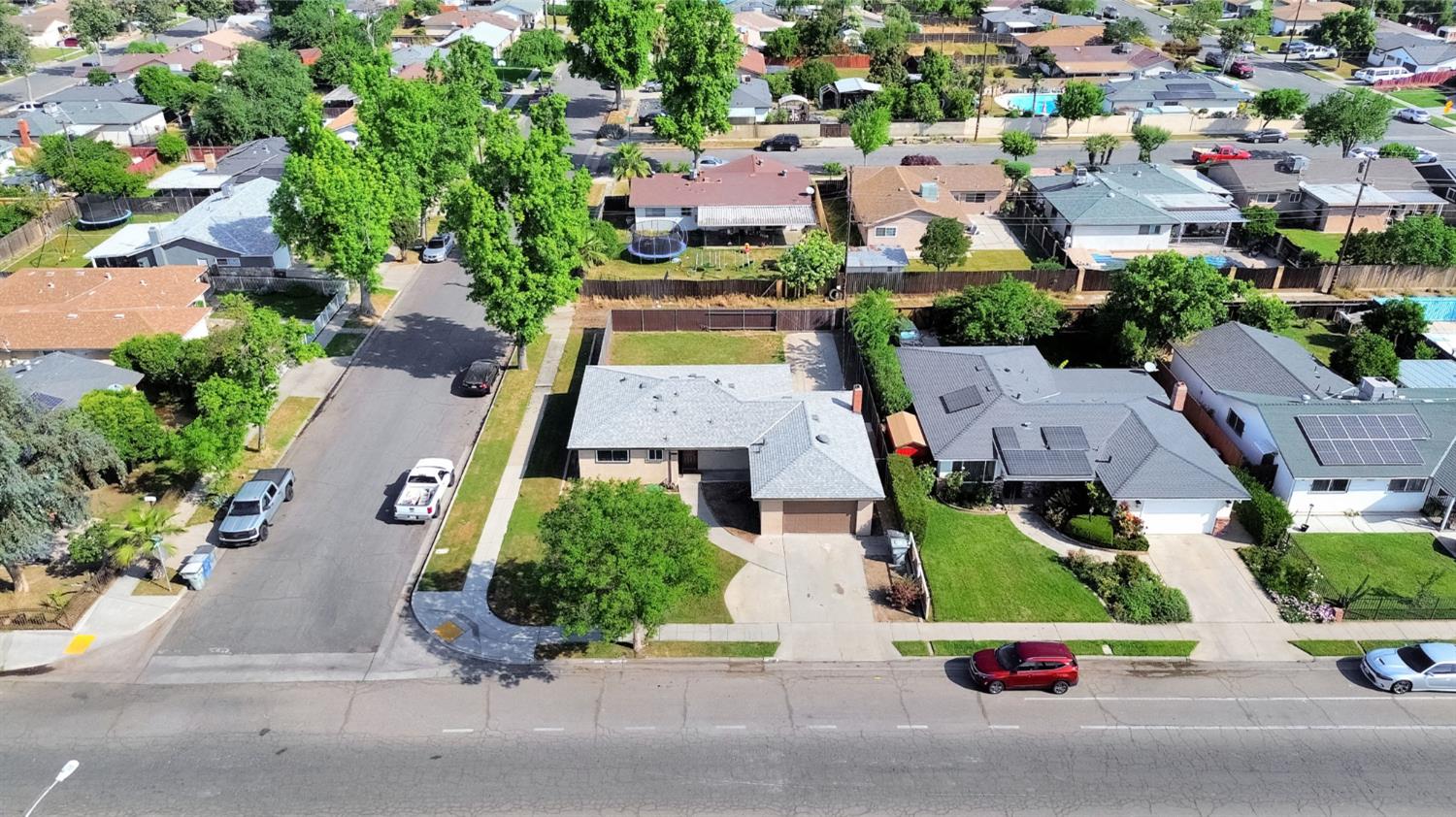 2544 W Dakota Ave, Fresno, CA 93705