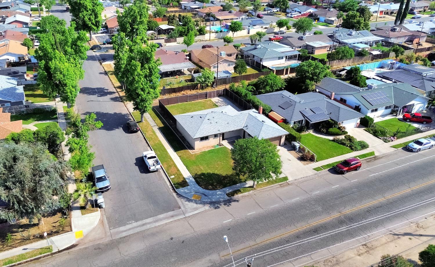 2544 W Dakota Ave, Fresno, CA 93705
