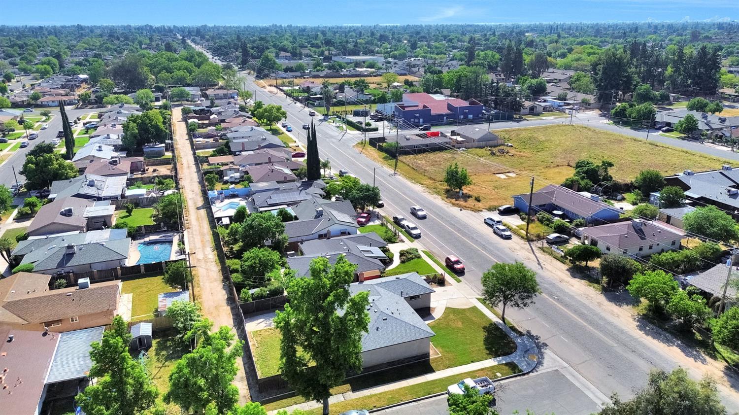 2544 W Dakota Ave, Fresno, CA 93705