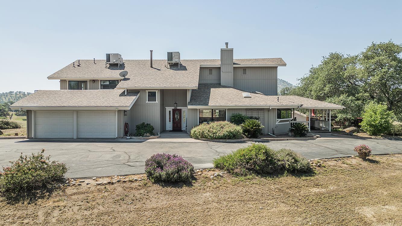 14049 Oak View Dr, Prather, CA 93651