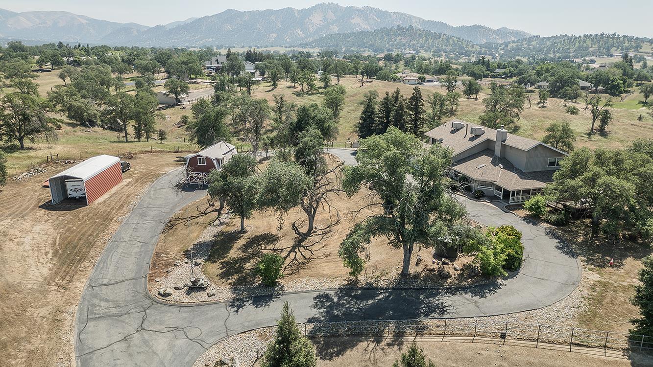 14049 Oak View Dr, Prather, CA 93651