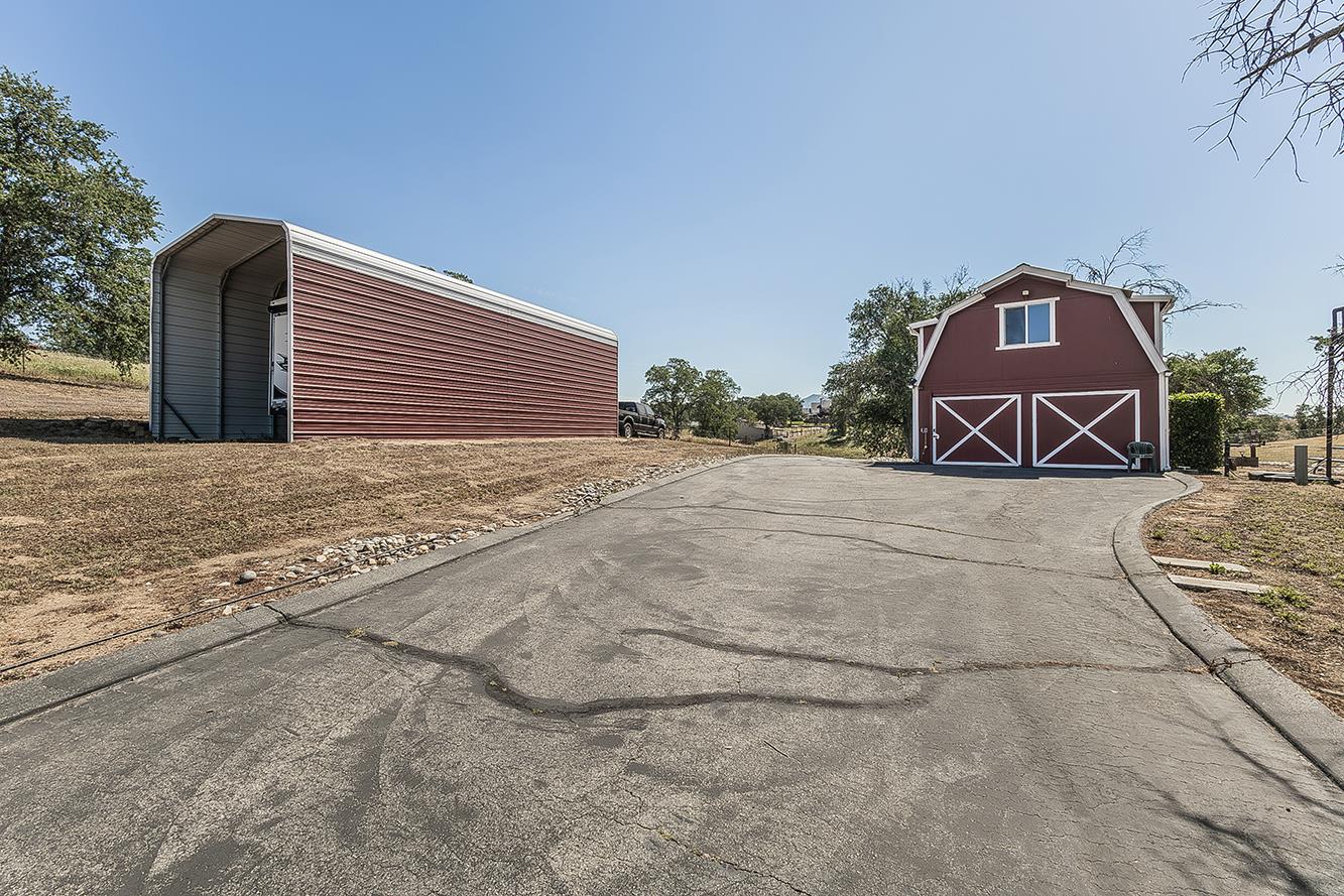 14049 Oak View Dr, Prather, CA 93651