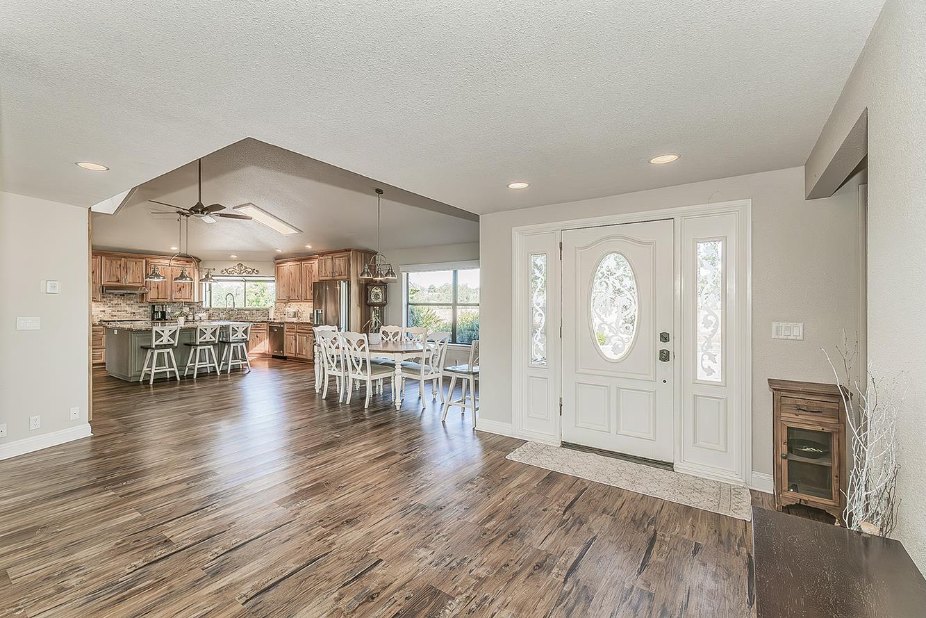 14049 Oak View Dr, Prather, CA 93651