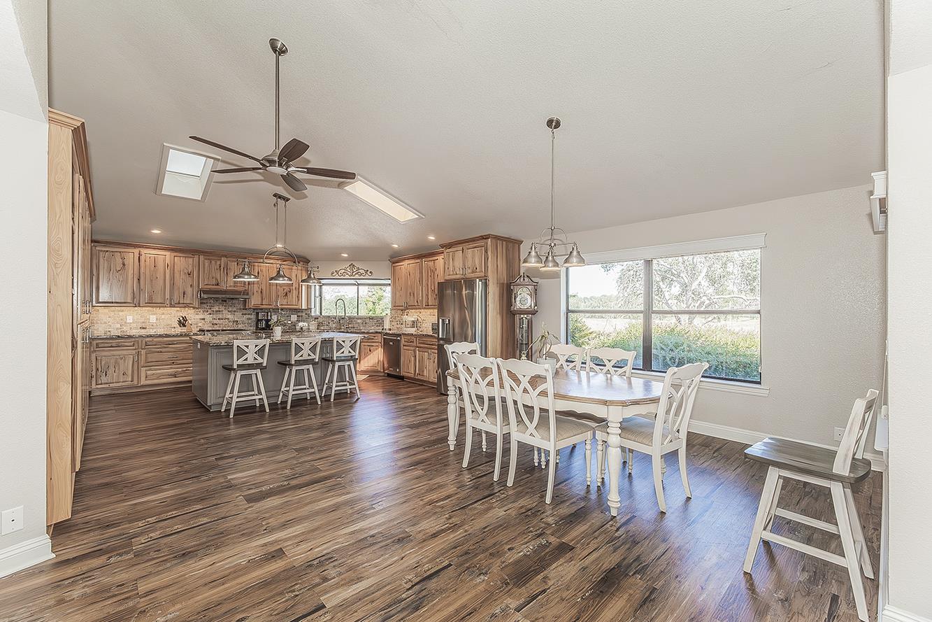 14049 Oak View Dr, Prather, CA 93651